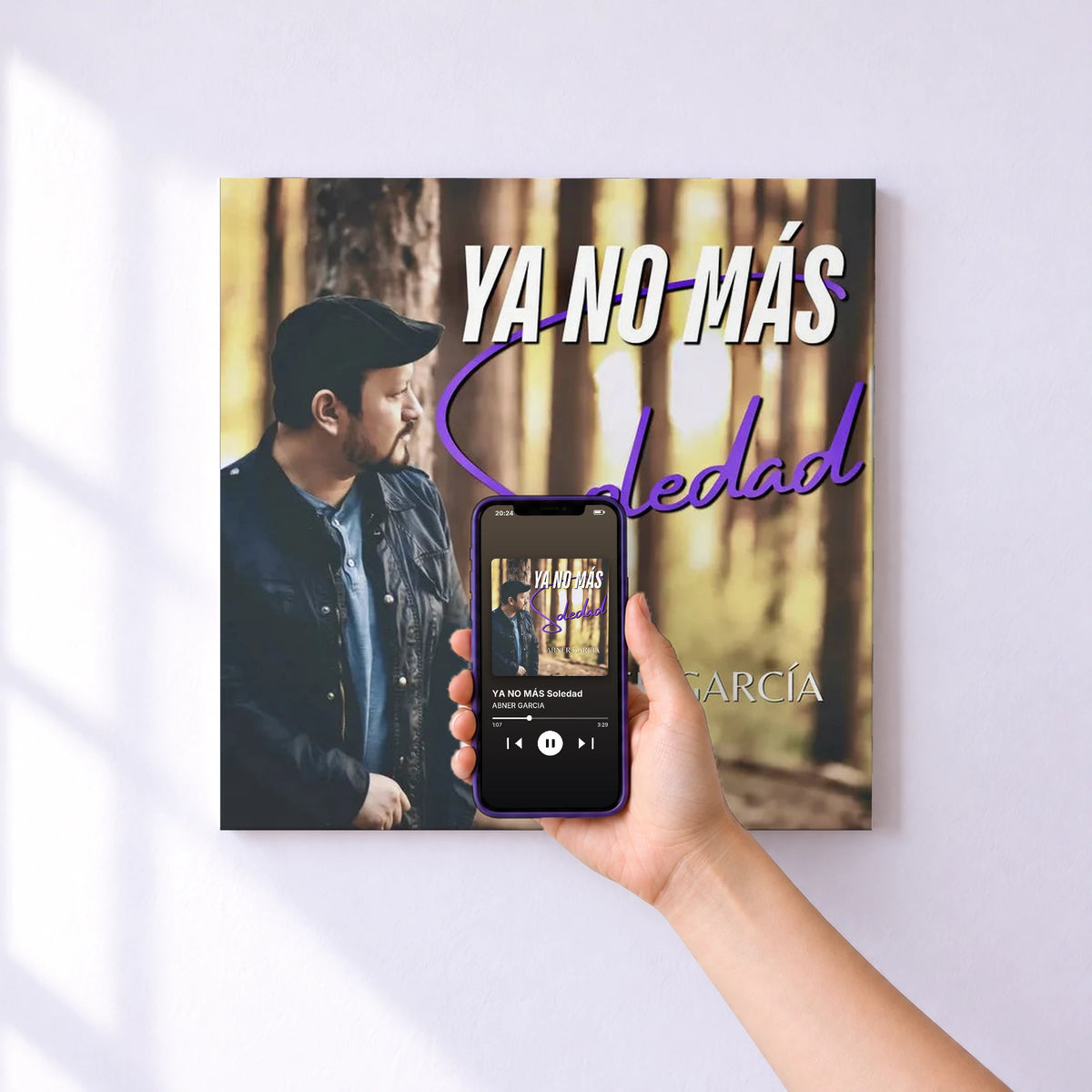 Affiche connectée YA NO MÁS Soledad de ABNER GARCIA au mur : l'album se lance en approchant le téléphone