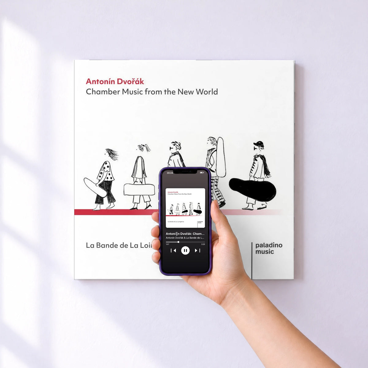 Affiche connectée Antonín Dvořák: Chamber Music from the New World de Antonín Dvořák & La Bande de La Loingtaine au mur : l'album se lance en approchant le téléphone