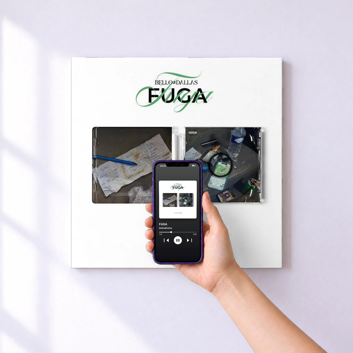 Affiche connectée FUGA de Bello&Dallas au mur : l'album se lance en approchant le téléphone