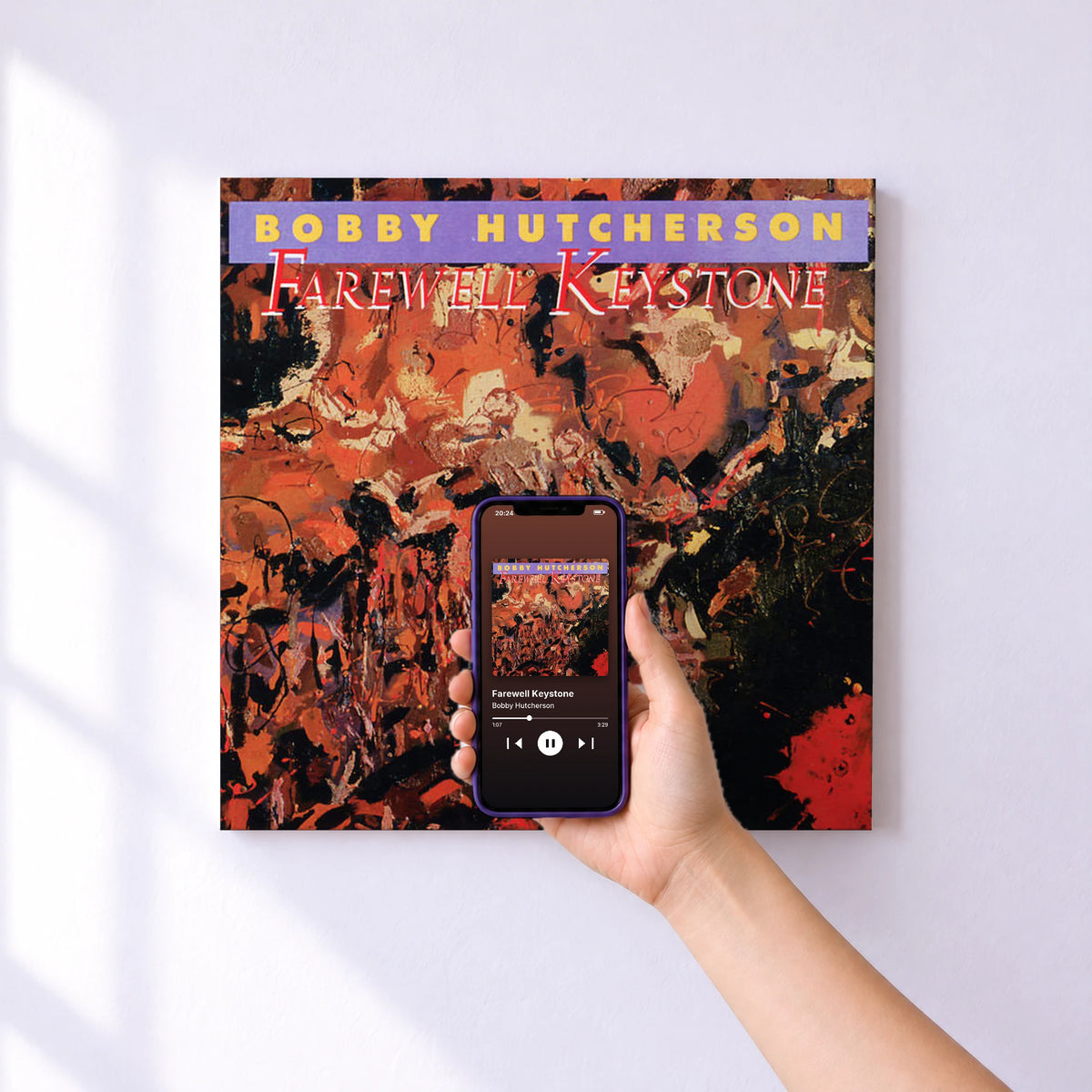 Affiche connectée Farewell Keystone de Bobby Hutcherson au mur : l'album se lance en approchant le téléphone