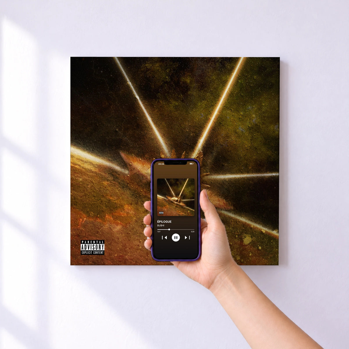 Affiche connectée ÉPILOGUE de BU$HI au mur : l'album se lance en approchant le téléphone