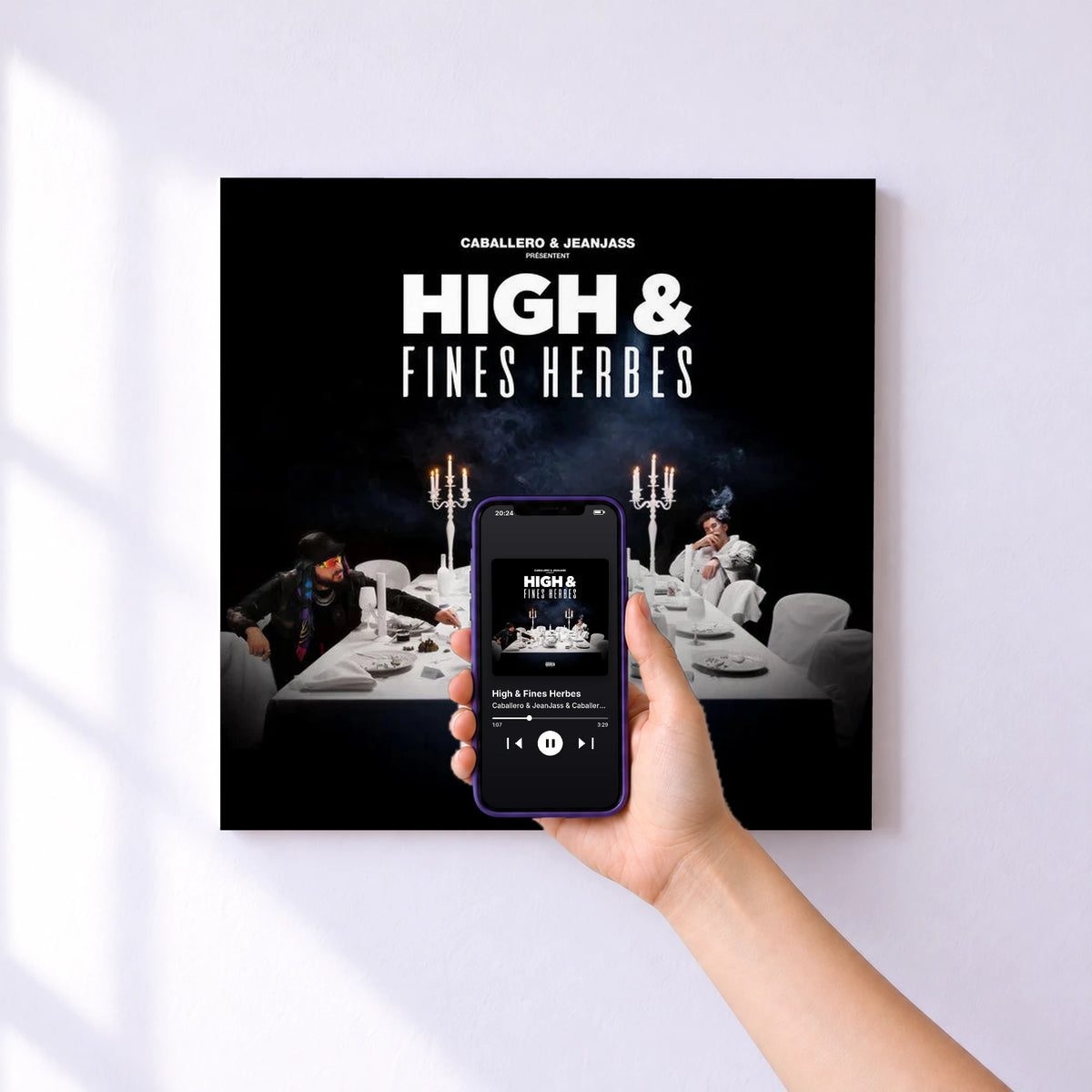 Affiche connectée High & Fines Herbes de Caballero & JeanJass & Caballero & JeanJass au mur : l'album se lance en approchant le téléphone