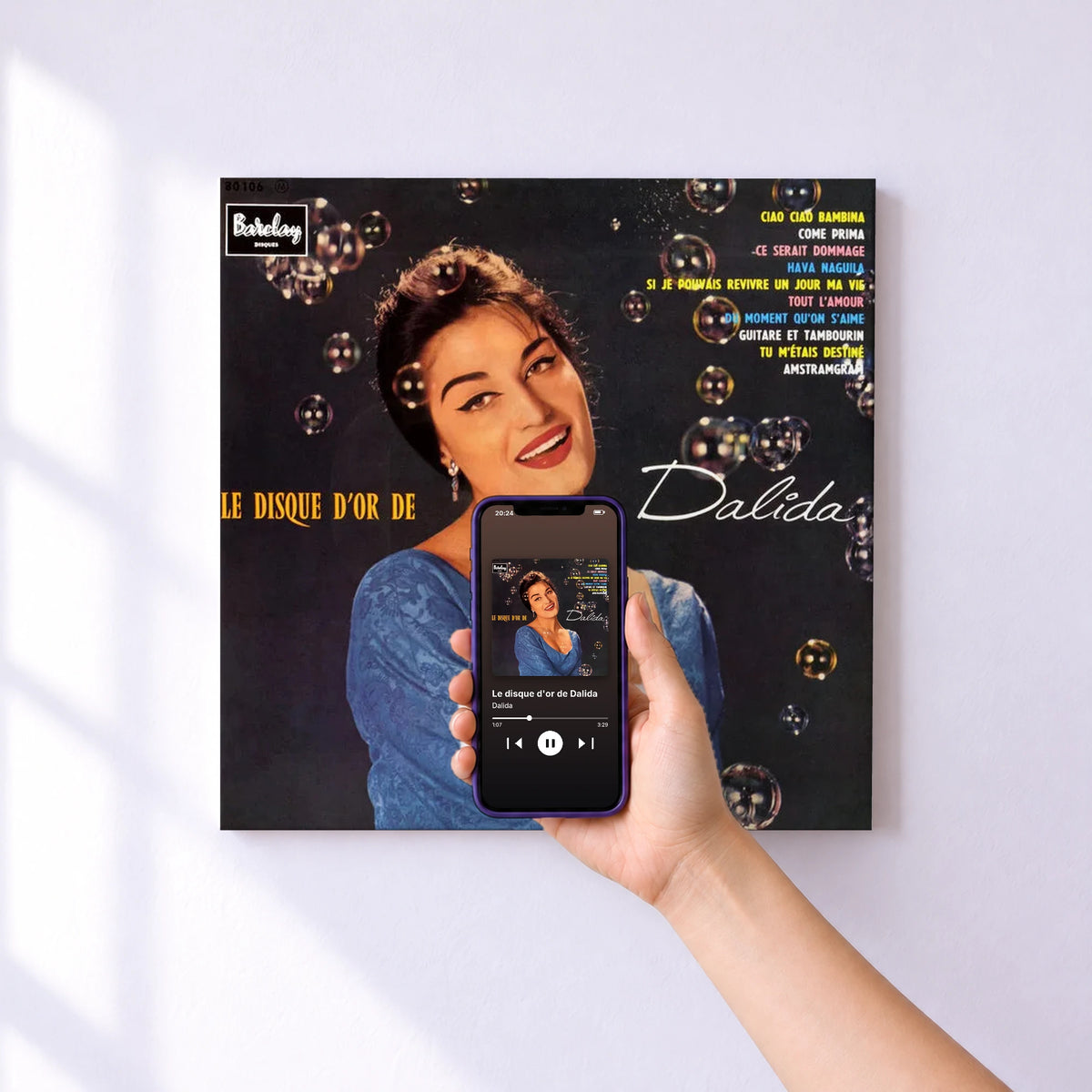 Affiche connectée Le disque d'or de Dalida de Dalida au mur : l'album se lance en approchant le téléphone
