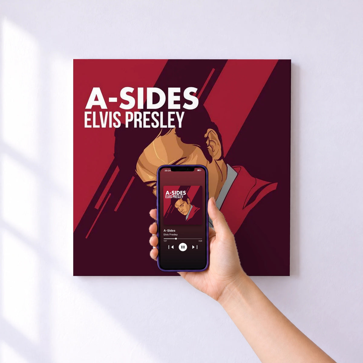 Affiche connectée A-Sides de Elvis Presley au mur : l'album se lance en approchant le téléphone