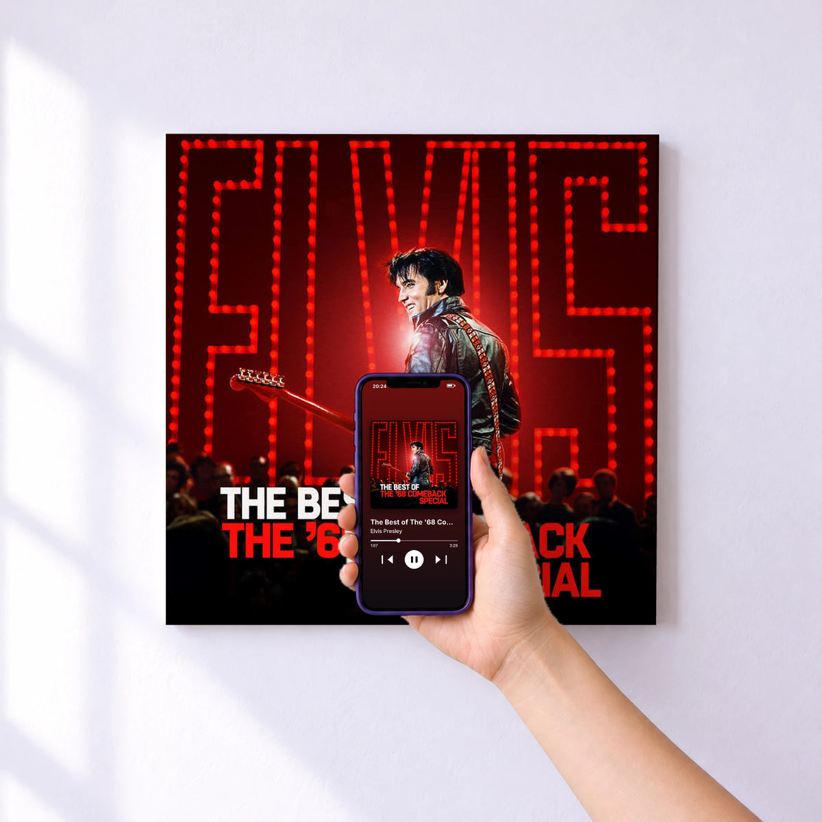 Affiche connectée The Best of The '68 Comeback Special (Live) de Elvis Presley au mur : l'album se lance en approchant le téléphone