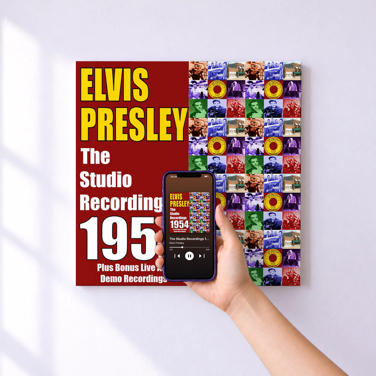 Affiche connectée The Studio Recordings 1954 de Elvis Presley au mur : l'album se lance en approchant le téléphone
