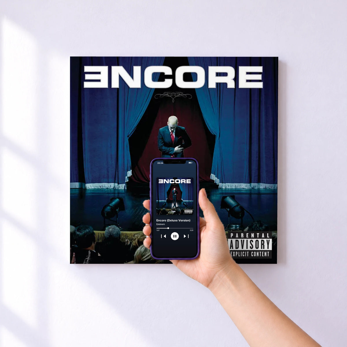 Affiche connectée Encore (Deluxe Version) de Eminem au mur : l'album se lance en approchant le téléphone