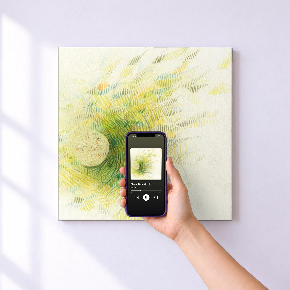 Affiche connectée Black Time Circle de fat jon au mur : l'album se lance en approchant le téléphone