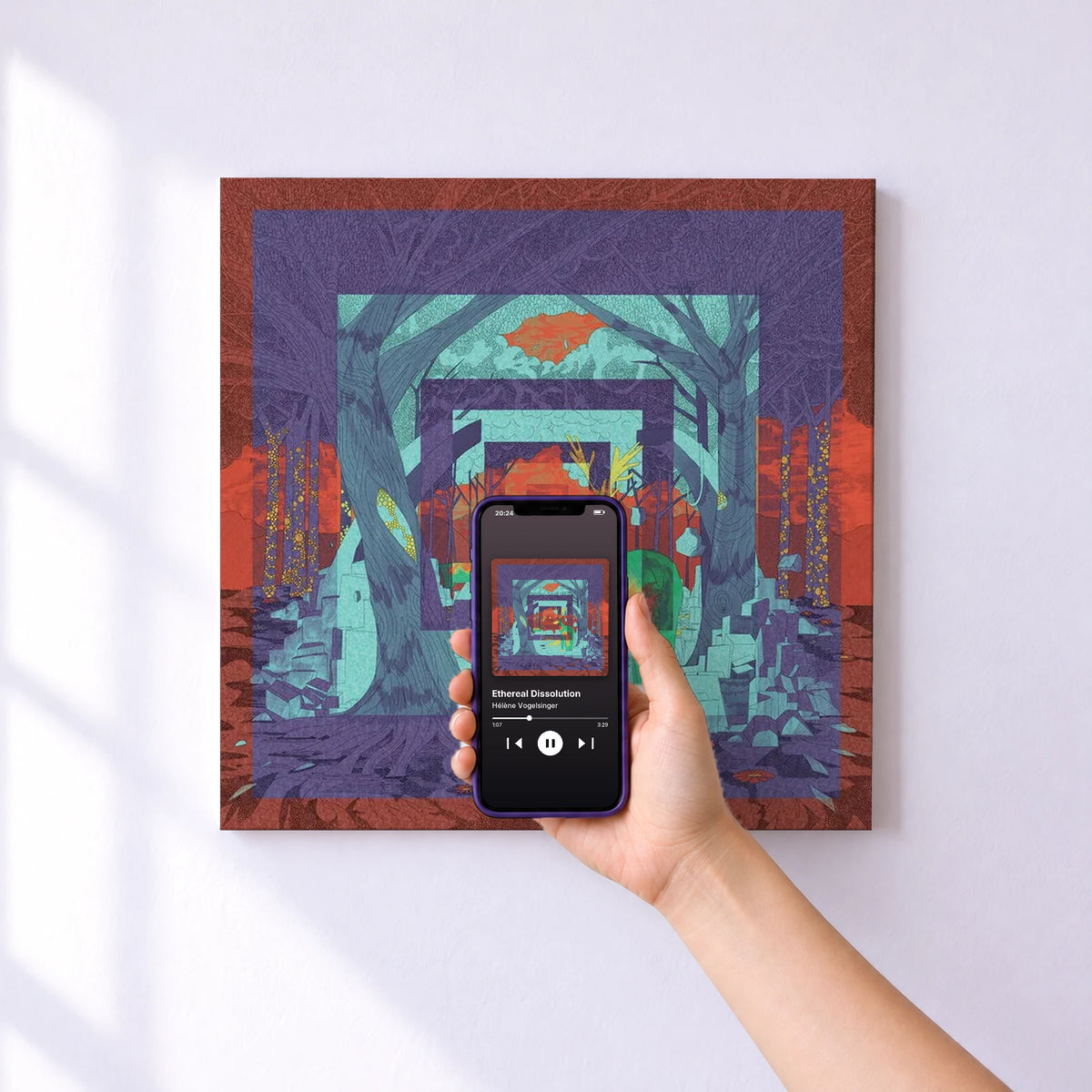 Affiche connectée Ethereal Dissolution de Hélène Vogelsinger au mur : l'album se lance en approchant le téléphone