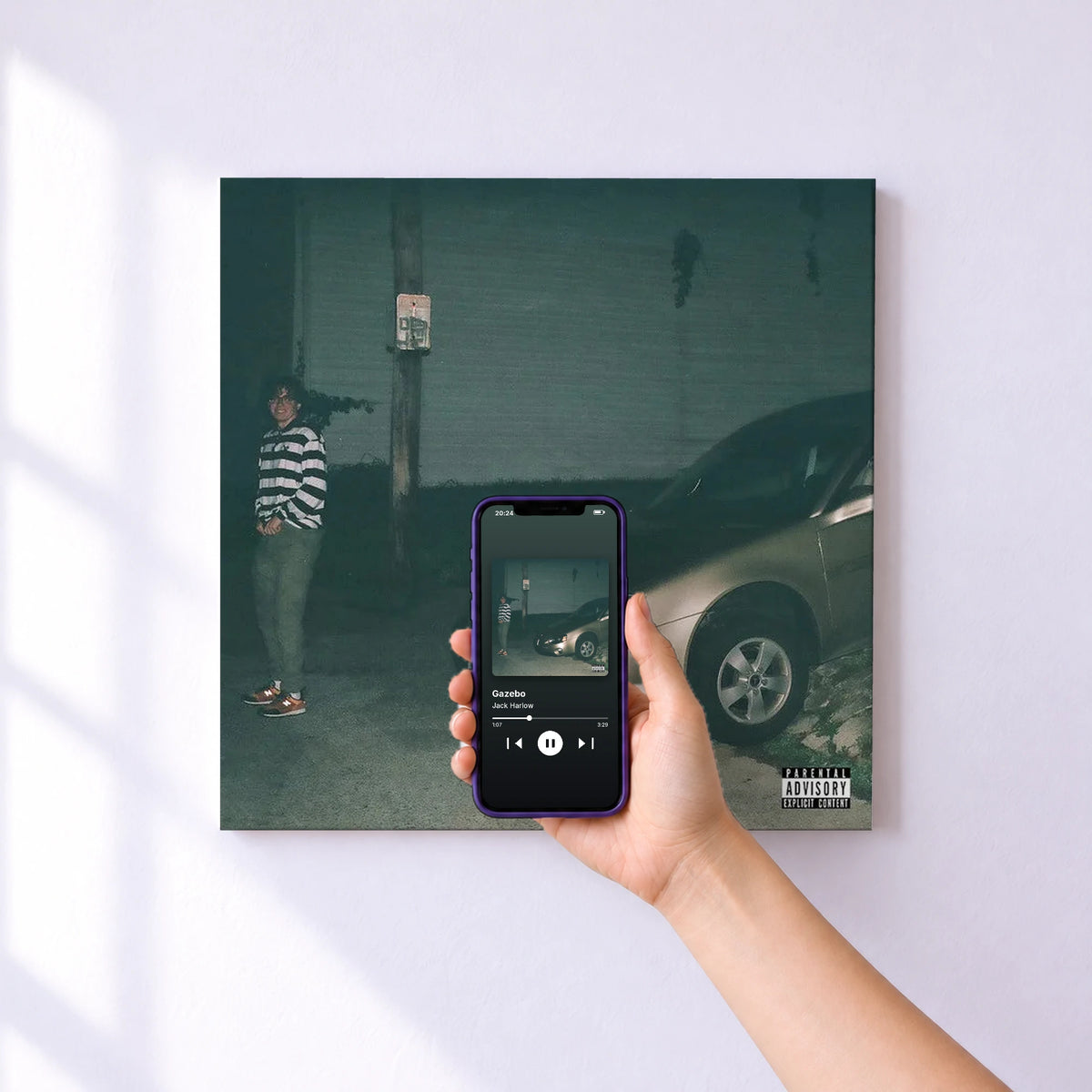 Affiche connectée Gazebo de Jack Harlow au mur : l'album se lance en approchant le téléphone
