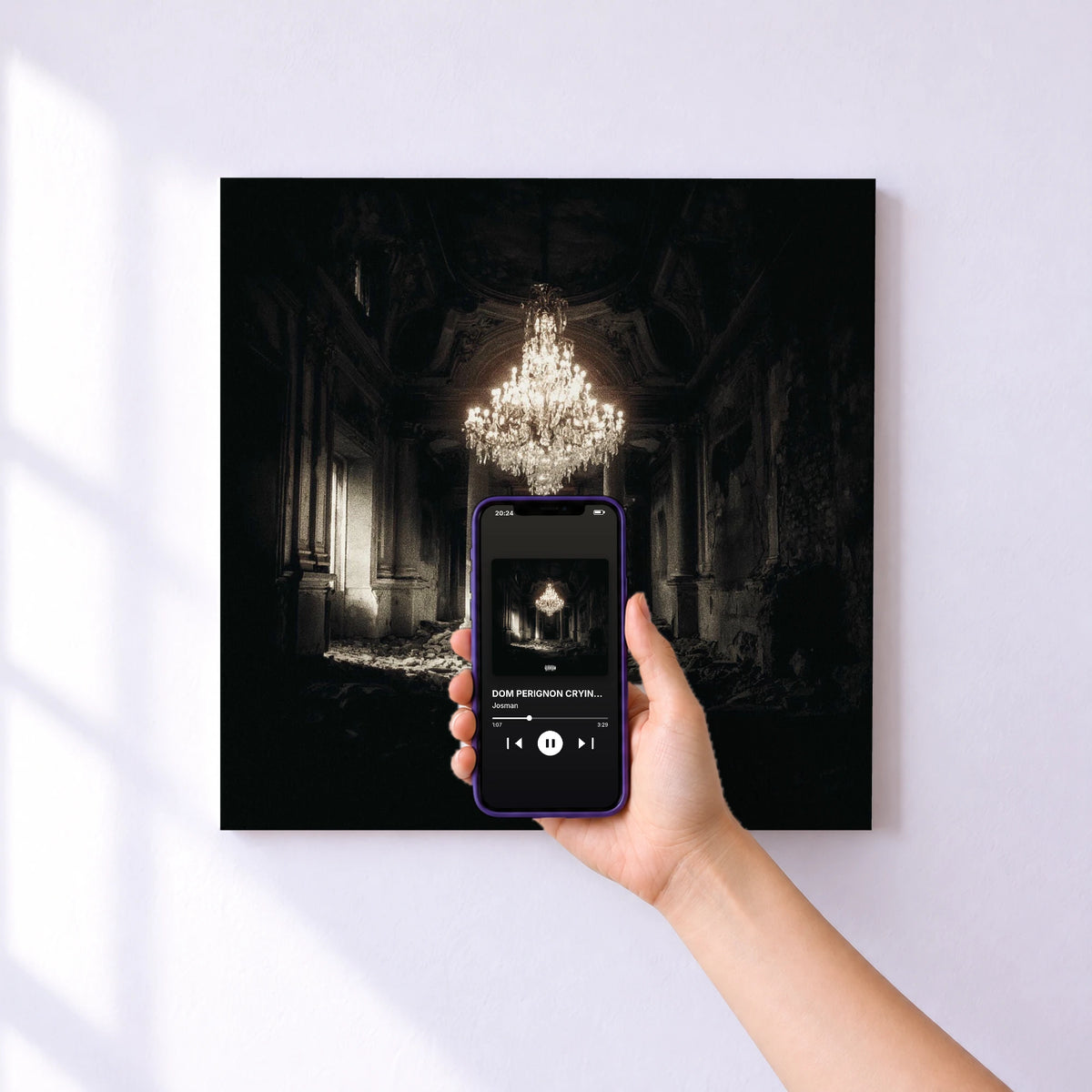 Affiche connectée DOM PERIGNON CRYING (Bonus) de Josman au mur : l'album se lance en approchant le téléphone