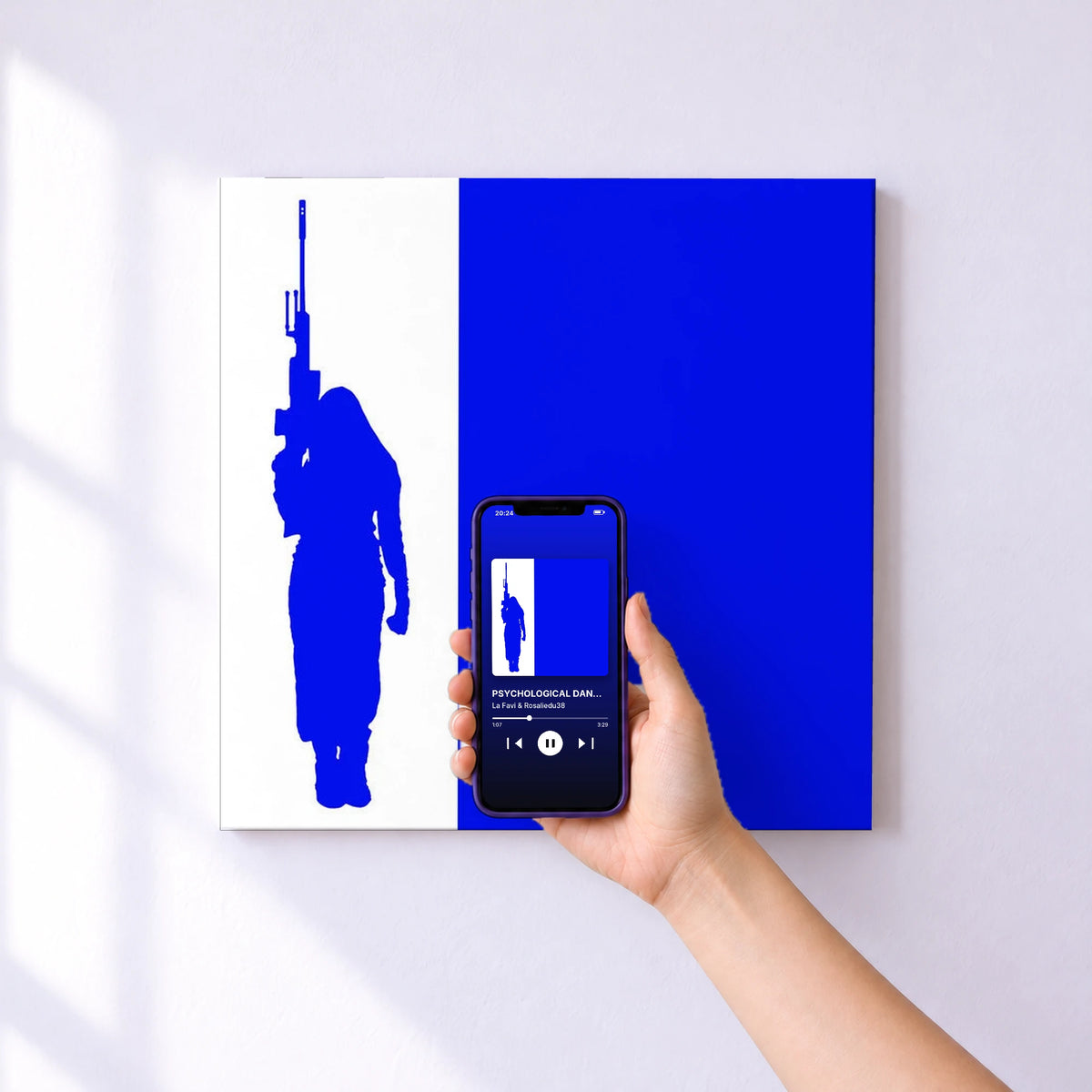 Affiche connectée PSYCHOLOGICAL DANCE MUSIC de La Favi & Rosaliedu38 au mur : l'album se lance en approchant le téléphone