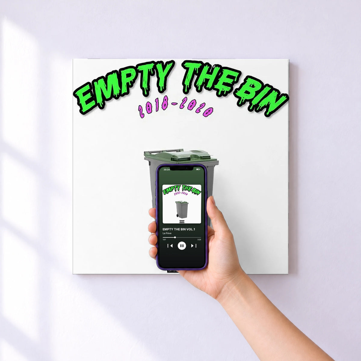 Affiche connectée EMPTY THE BIN VOL.1 de La Fève au mur : l'album se lance en approchant le téléphone