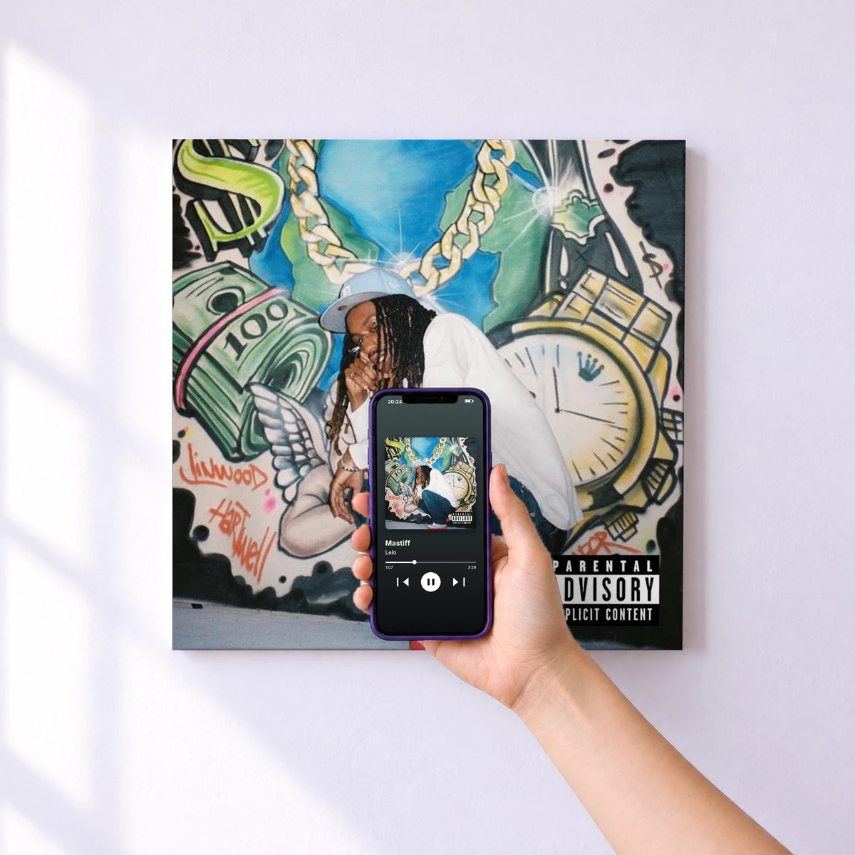 Affiche connectée Mastiff de Lelo au mur : l'album se lance en approchant le téléphone