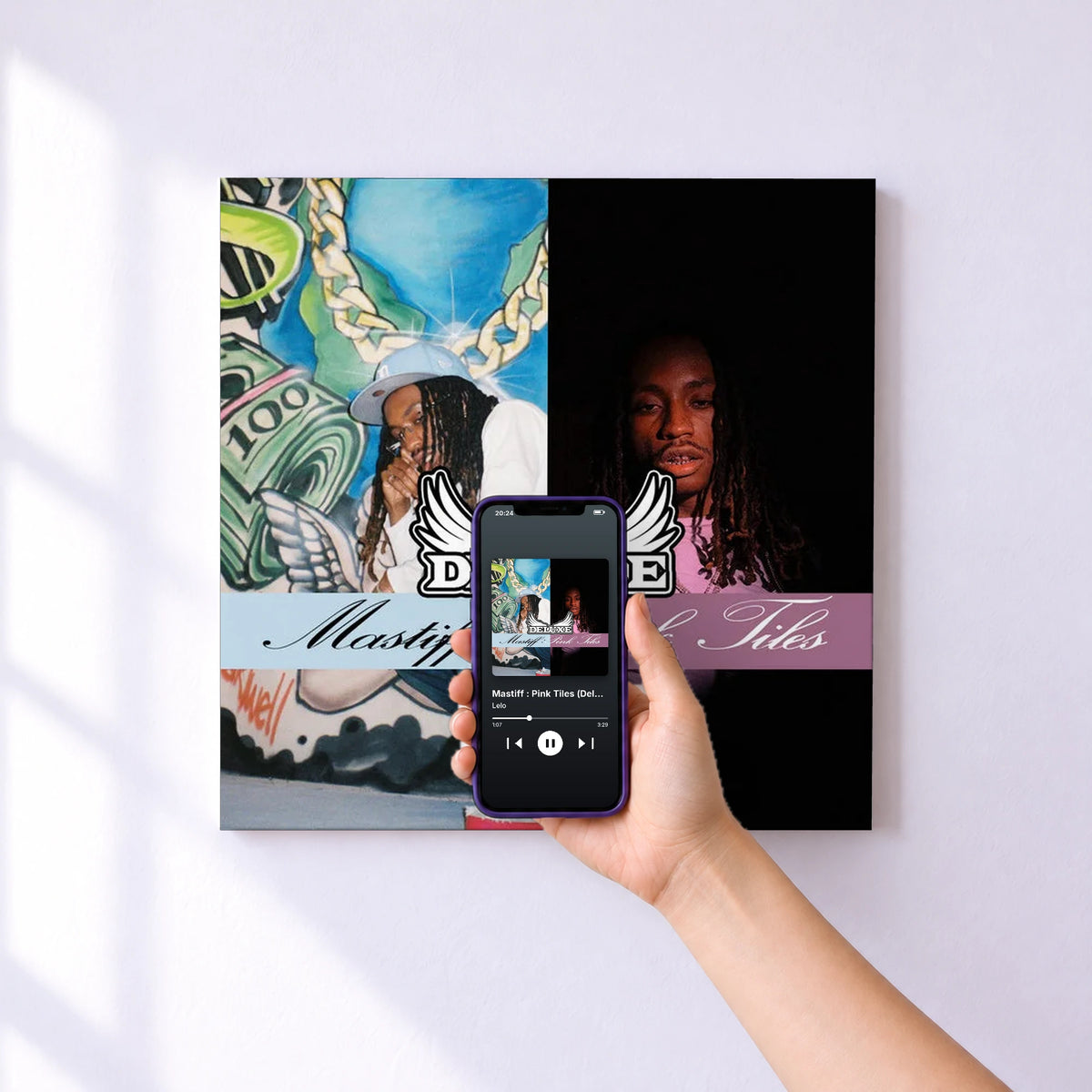 Affiche connectée Mastiff : Pink Tiles (Deluxe) de Lelo au mur : l'album se lance en approchant le téléphone