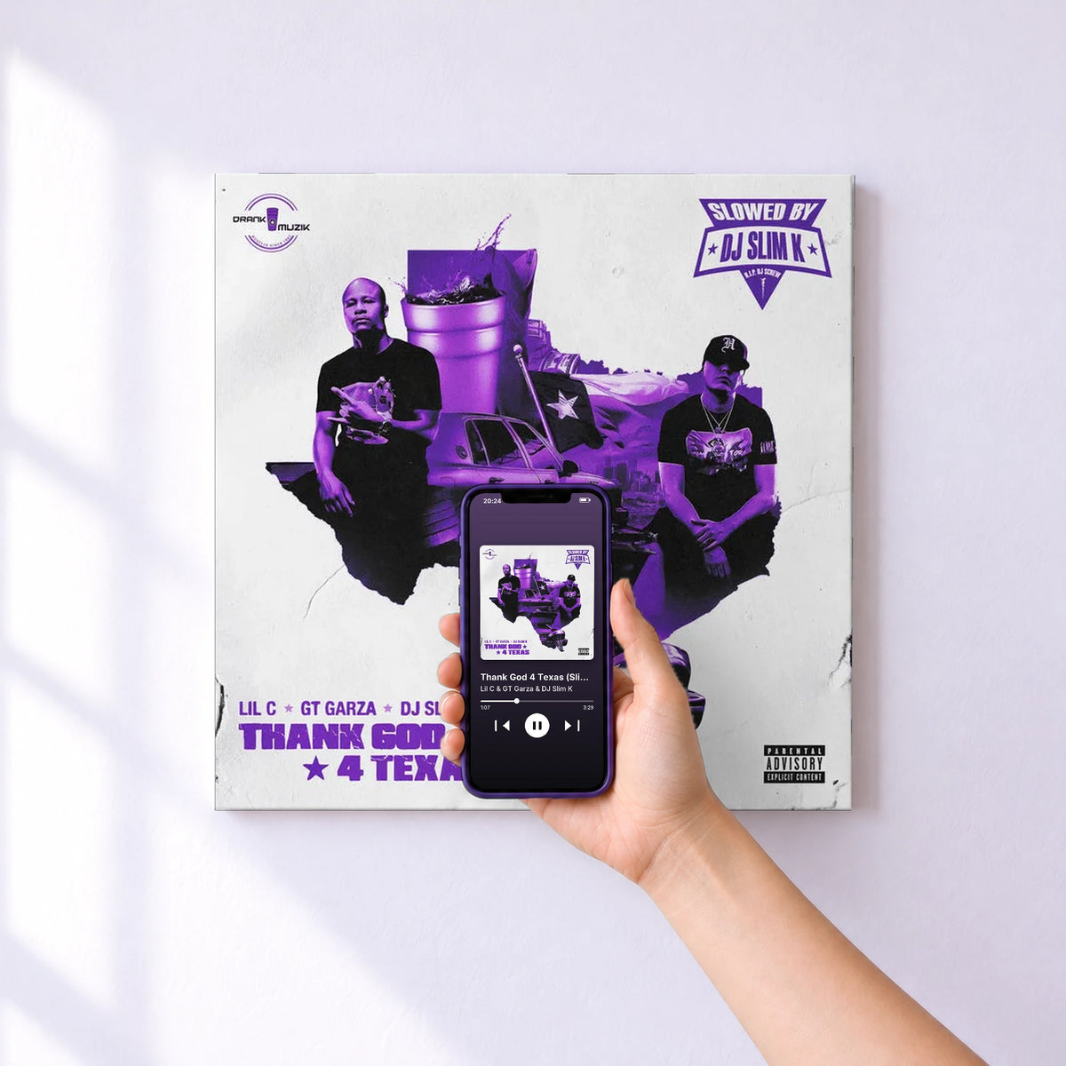 Affiche connectée Thank God 4 Texas (Slim K Slowdown) de Lil C & GT Garza & DJ Slim K au mur : l'album se lance en approchant le téléphone