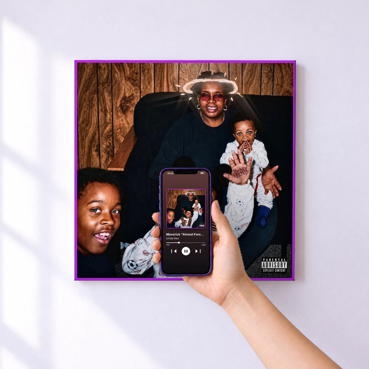 Affiche connectée Maverick “Almost Forever” EP de Lil Uzi Vert au mur : l'album se lance en approchant le téléphone