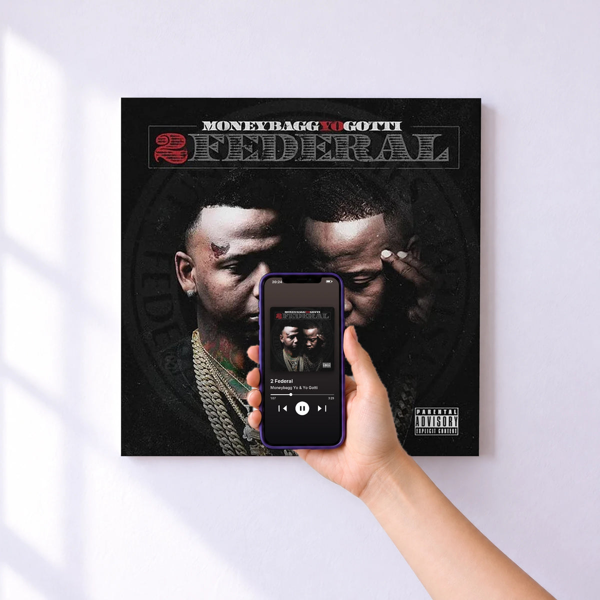 Affiche connectée 2 Federal de Moneybagg Yo & Yo Gotti au mur : l'album se lance en approchant le téléphone