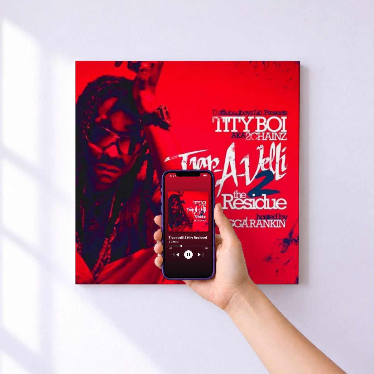 Affiche connectée Trapavelli 2 (the Residue) de 2 Chainz au mur : l'album se lance en approchant le téléphone