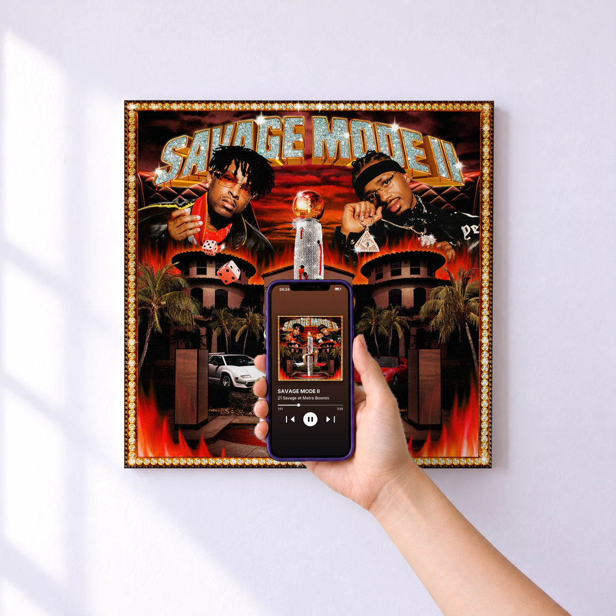 Affiche connectée SAVAGE MODE II de 21 Savage et Metro Boomin au mur : l'album se lance en approchant le téléphone