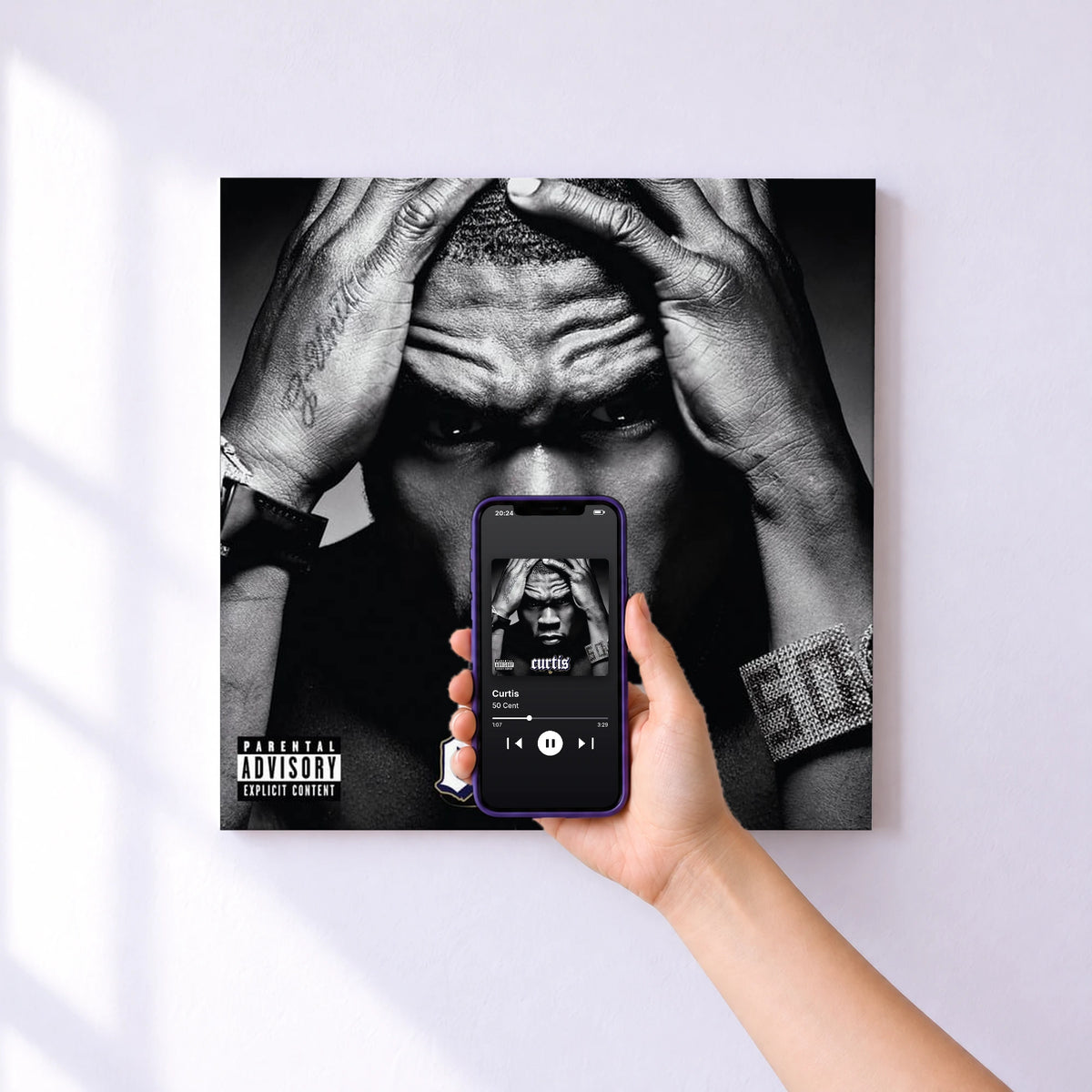 Affiche connectée Curtis de 50 Cent au mur : l'album se lance en approchant le téléphone