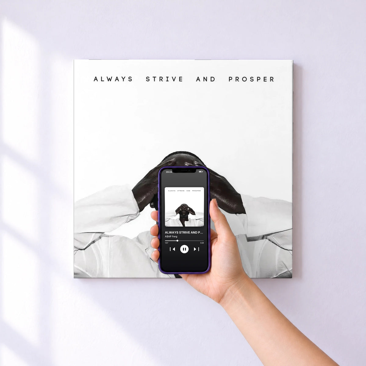 Affiche connectée ALWAYS STRIVE AND PROSPER de A$AP Ferg au mur : l'album se lance en approchant le téléphone