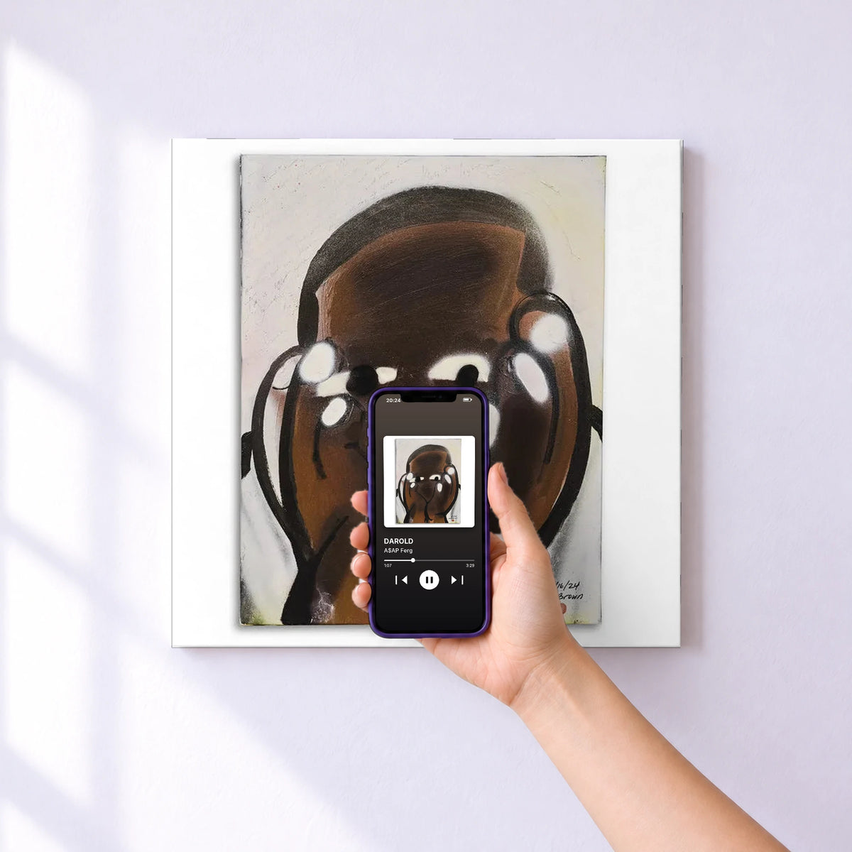 Affiche connectée DAROLD de A$AP Ferg au mur : l'album se lance en approchant le téléphone
