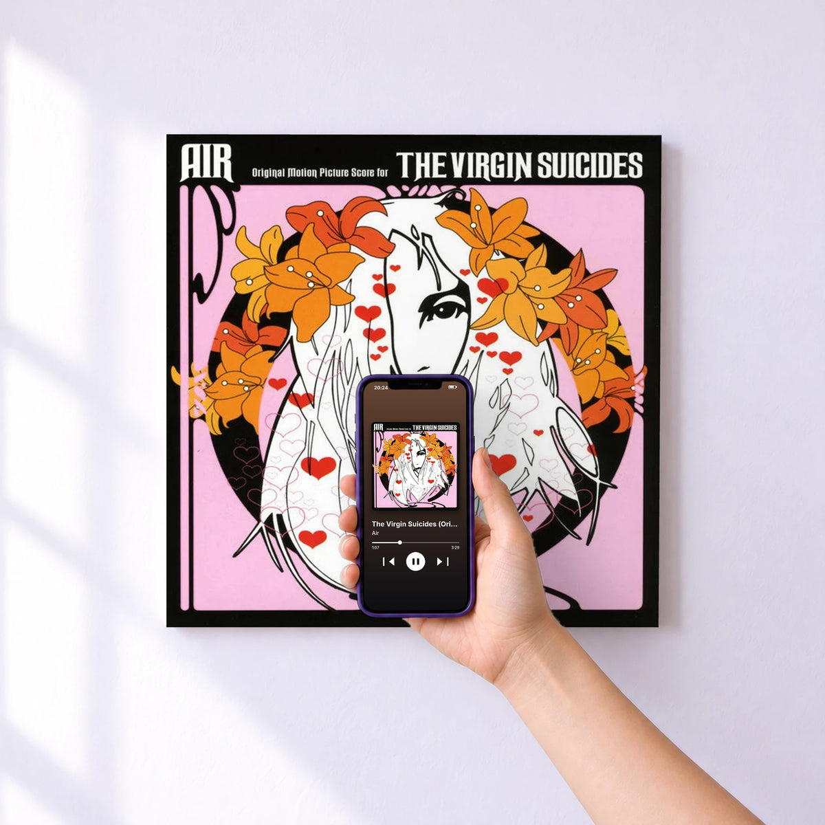 Affiche connectée The Virgin Suicides (Original Motion Picture Score) de Air au mur : l'album se lance en approchant le téléphone