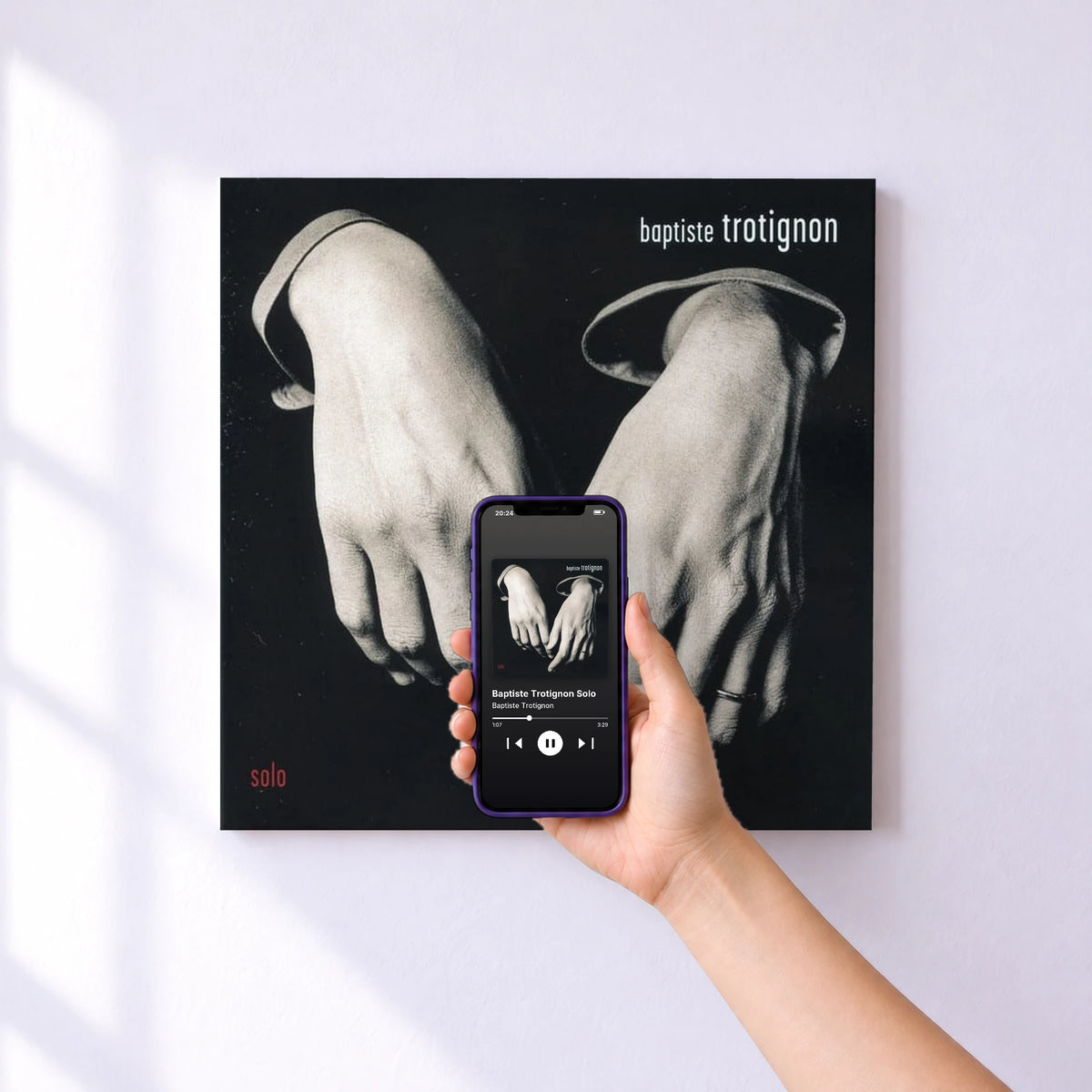 Affiche connectée Baptiste Trotignon Solo de Baptiste Trotignon au mur : l'album se lance en approchant le téléphone