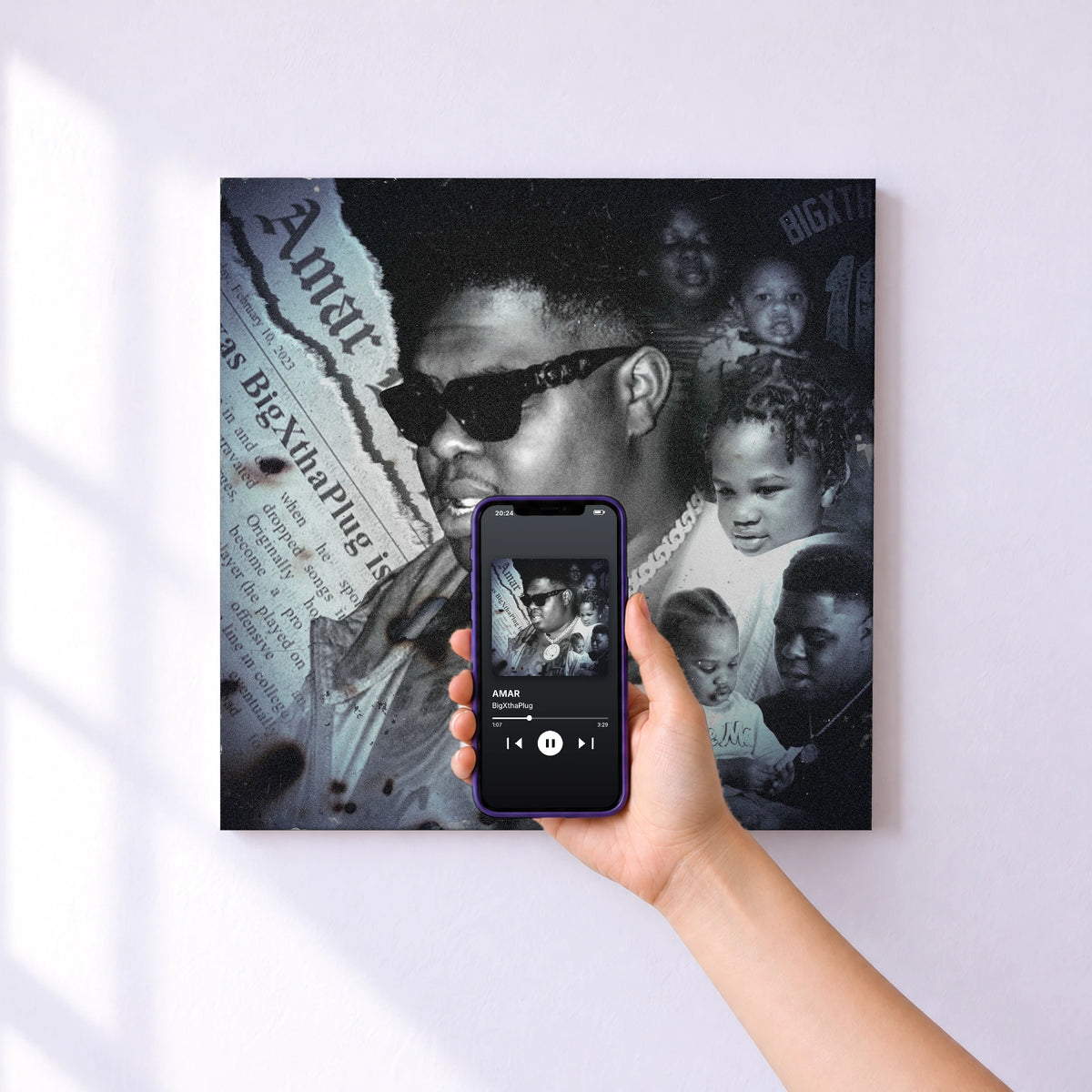 Affiche connectée AMAR de BigXthaPlug au mur : l'album se lance en approchant le téléphone
