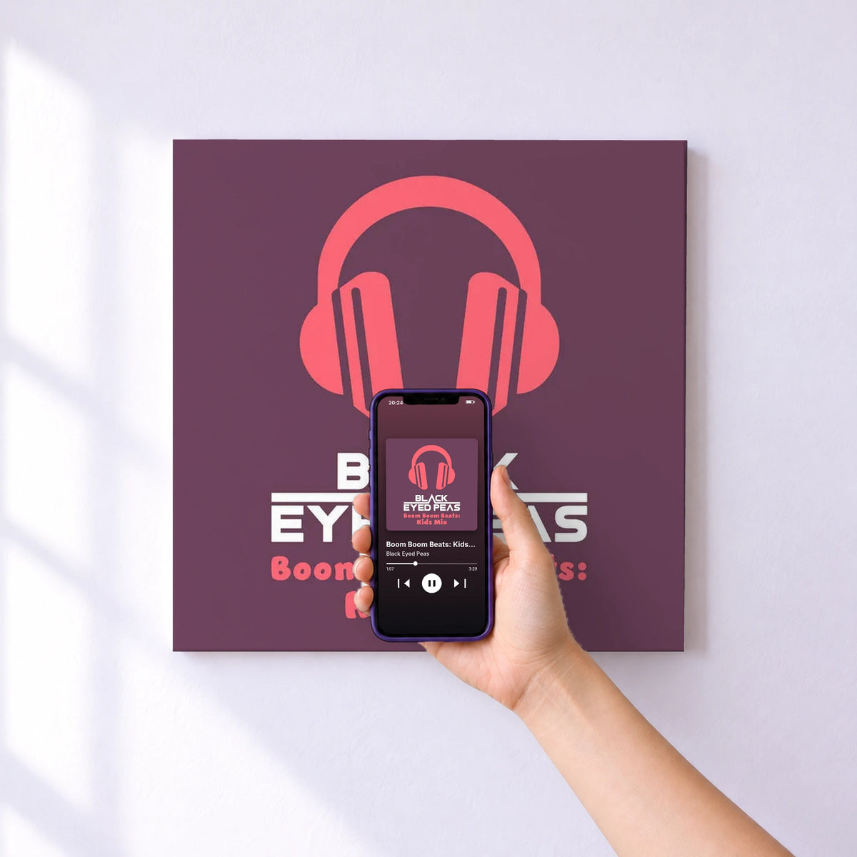 Affiche connectée Boom Boom Beats: Kids Mix de Black Eyed Peas au mur : l'album se lance en approchant le téléphone