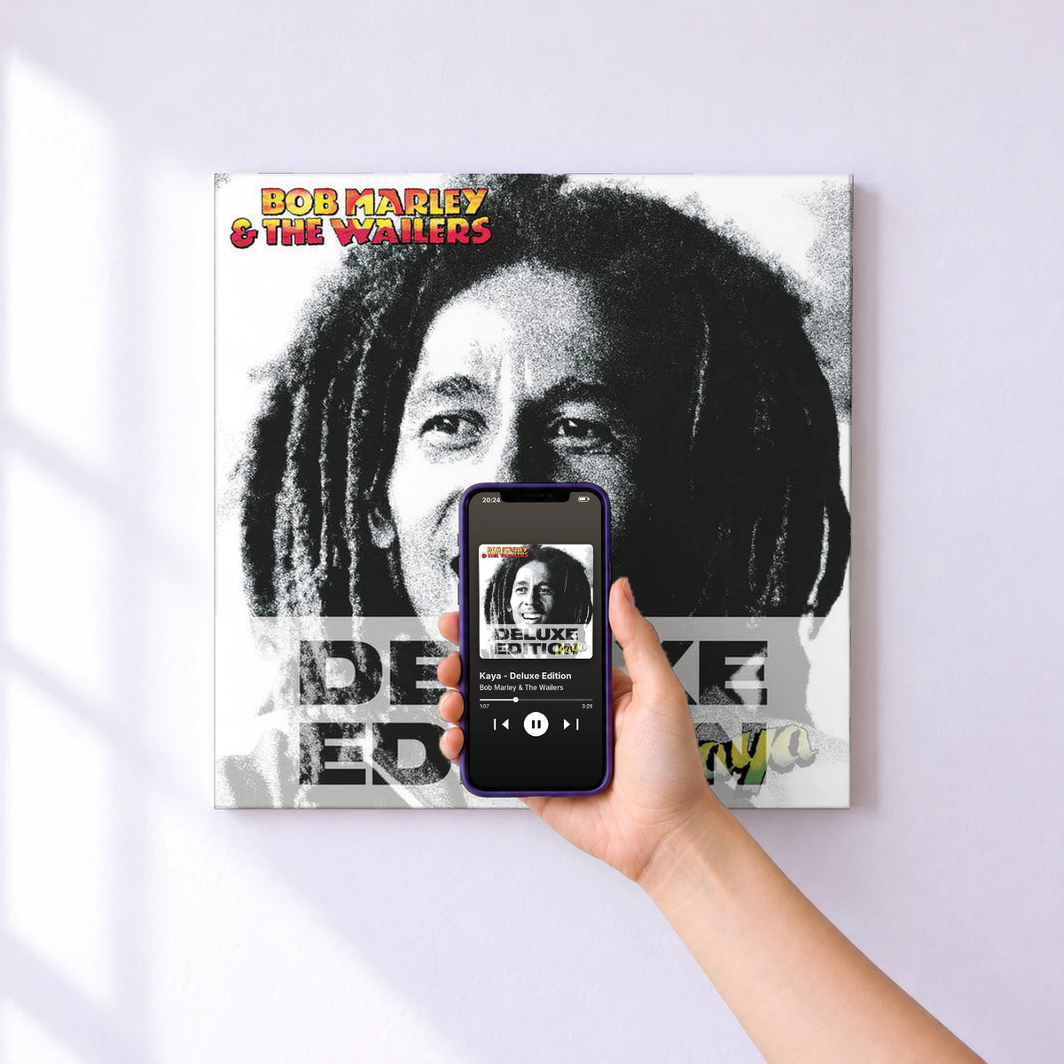 Affiche connectée Kaya - Deluxe Edition de Bob Marley & The Wailers au mur : l'album se lance en approchant le téléphone