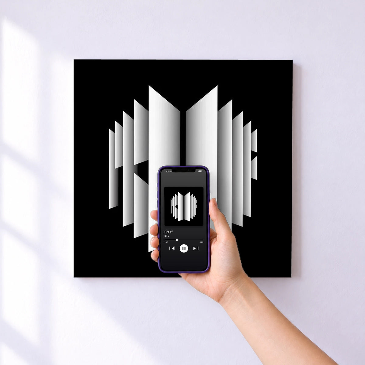 Affiche connectée Proof de BTS au mur : l'album se lance en approchant le téléphone
