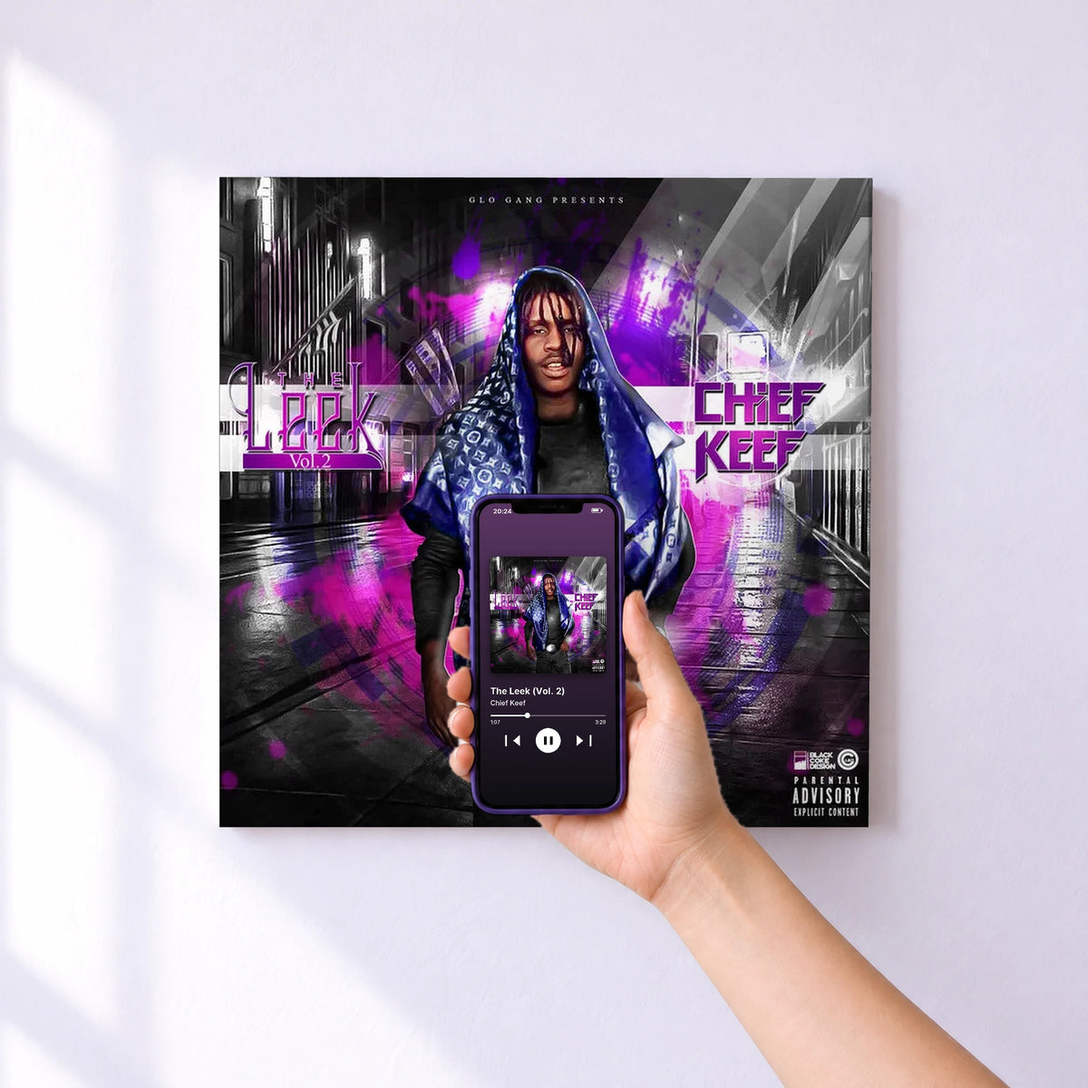Affiche connectée The Leek (Vol. 2) de Chief Keef au mur : l'album se lance en approchant le téléphone