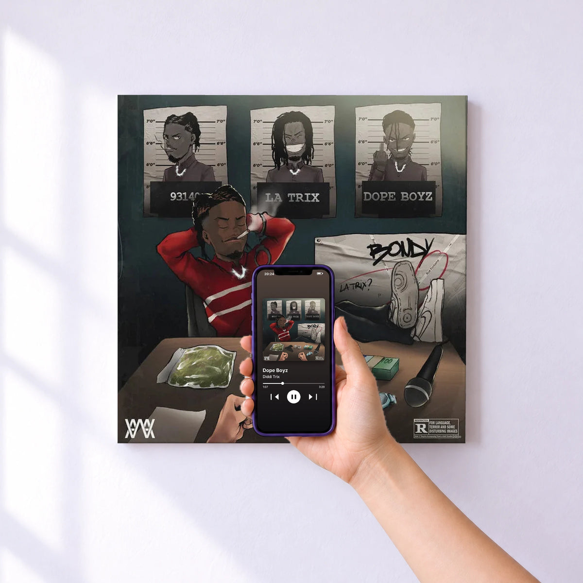 Affiche connectée Dope Boyz de Diddi Trix au mur : l'album se lance en approchant le téléphone