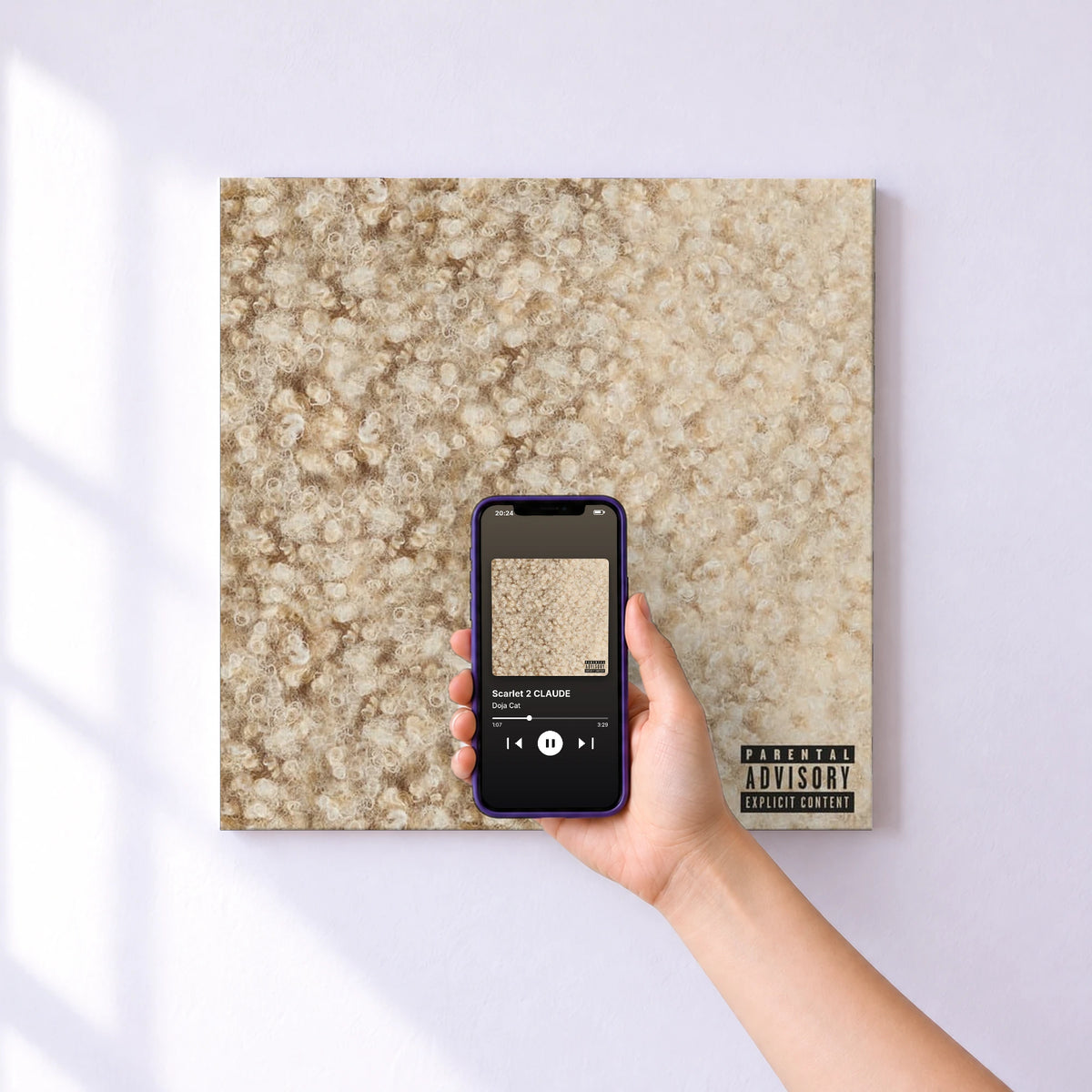 Affiche connectée Scarlet 2 CLAUDE de Doja Cat au mur : l'album se lance en approchant le téléphone