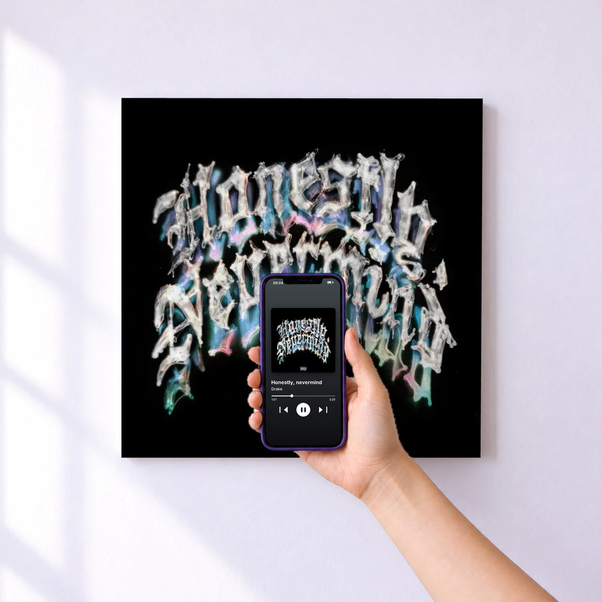 Affiche connectée Honestly, nevermind de Drake au mur : l'album se lance en approchant le téléphone