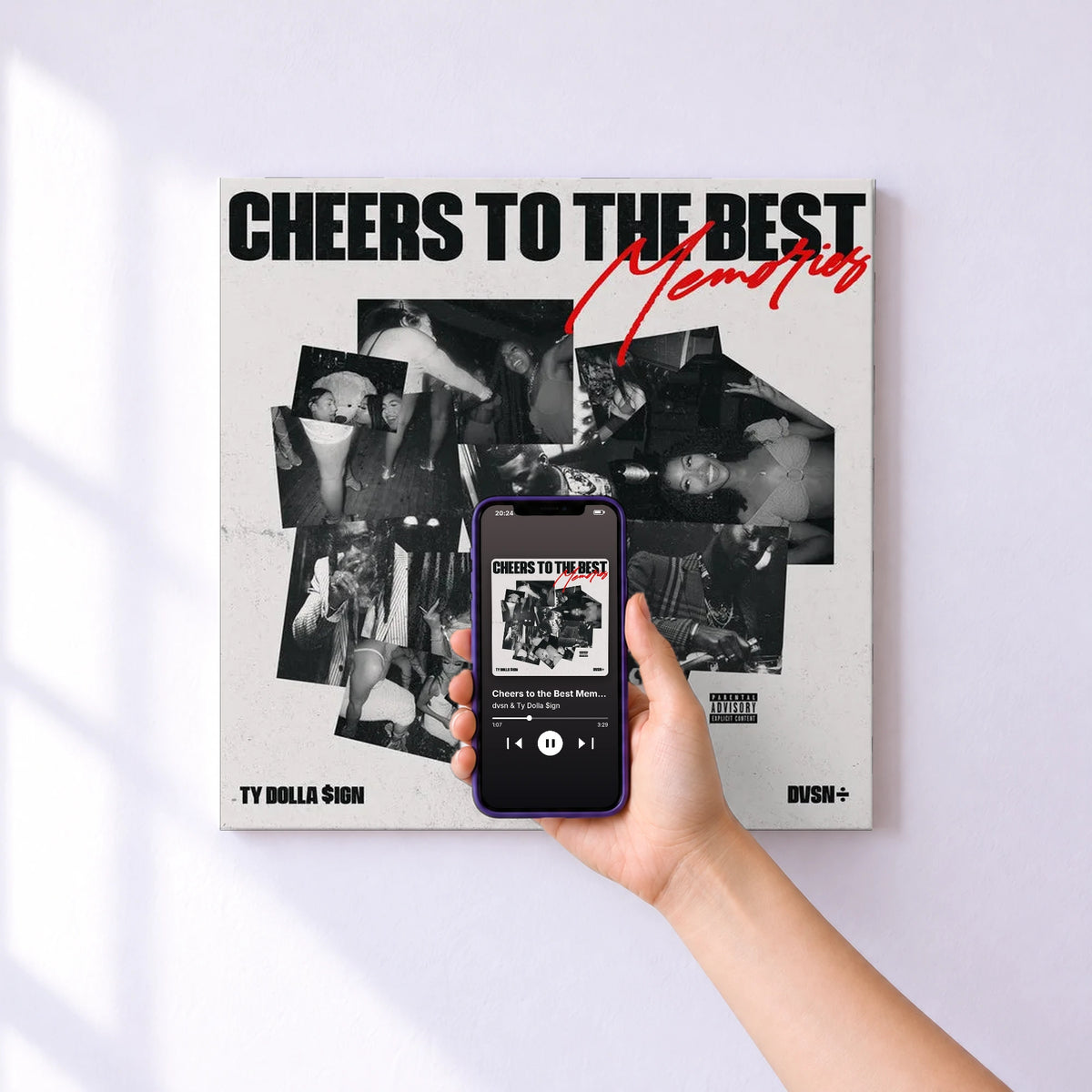 Affiche connectée Cheers to the Best Memories de dvsn & Ty Dolla $ign au mur : l'album se lance en approchant le téléphone
