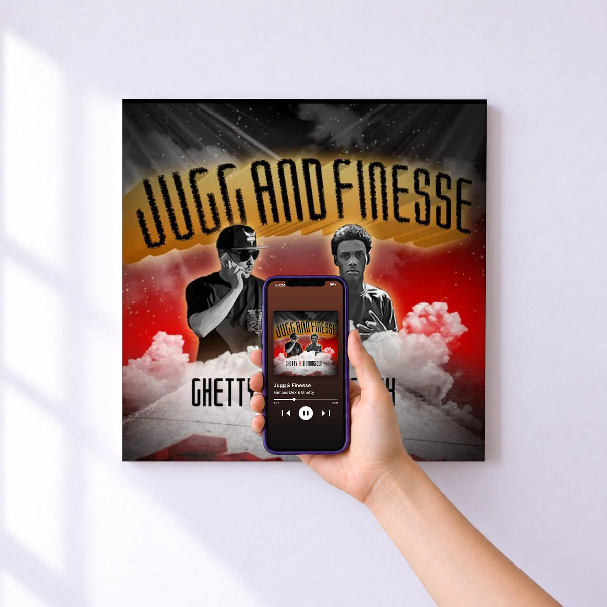 Affiche connectée Jugg & Finesse de Famous Dex & Ghetty au mur : l'album se lance en approchant le téléphone