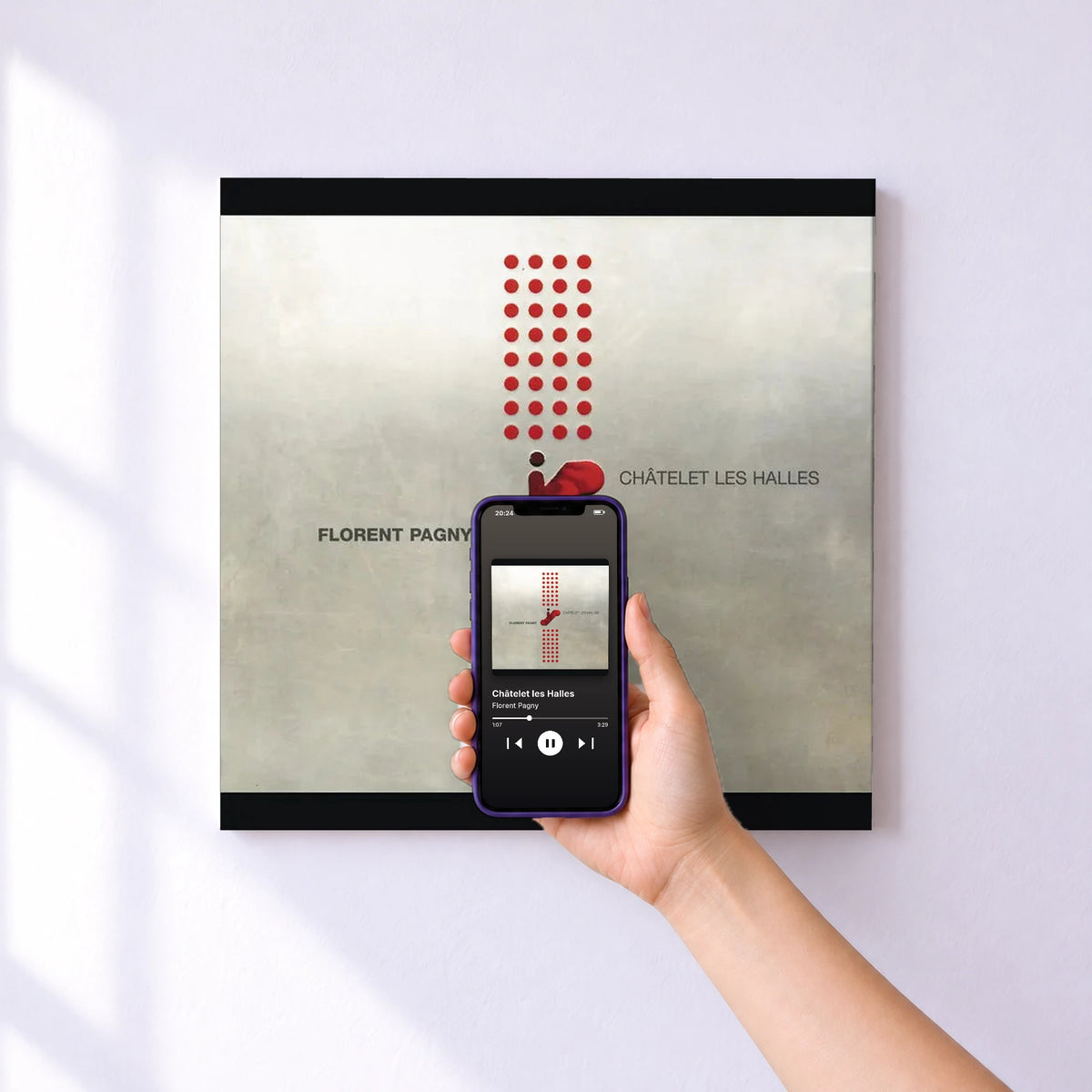 Affiche connectée Châtelet les Halles de Florent Pagny au mur : l'album se lance en approchant le téléphone