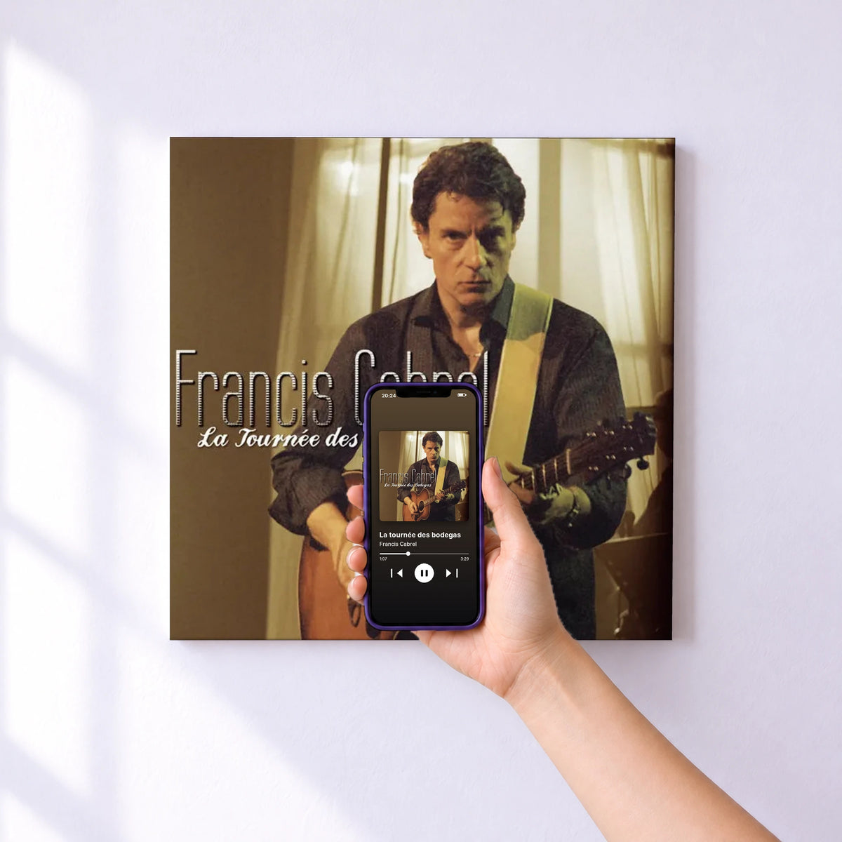 Affiche connectée La tournée des bodegas de Francis Cabrel au mur : l'album se lance en approchant le téléphone