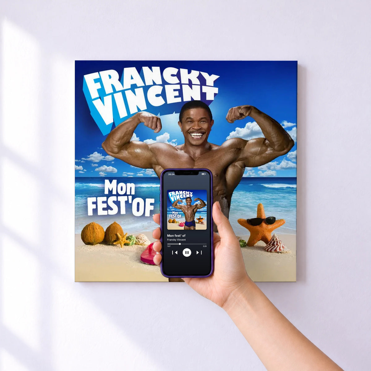 Affiche connectée Mon fest' of de Francky Vincent au mur : l'album se lance en approchant le téléphone