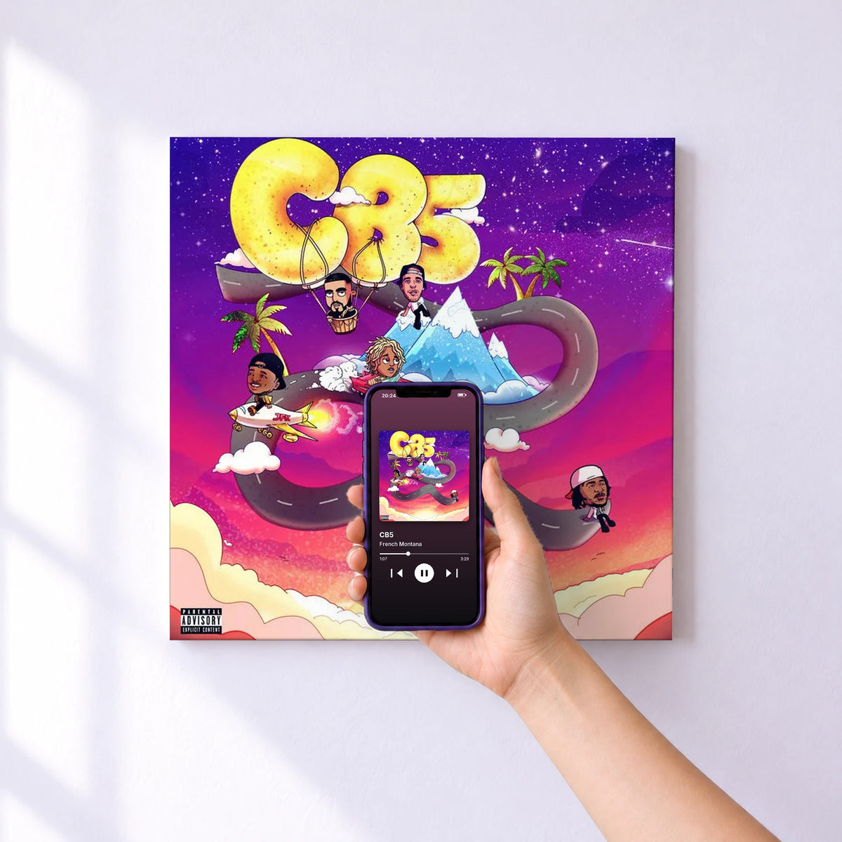 Affiche connectée CB5 de French Montana au mur : l'album se lance en approchant le téléphone