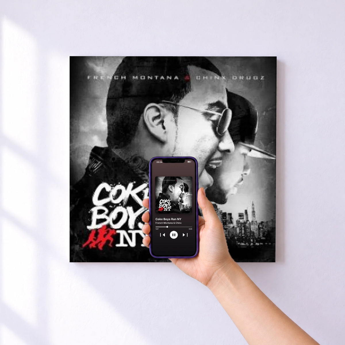 Affiche connectée Coke Boys Run NY de French Montana & Chinx au mur : l'album se lance en approchant le téléphone