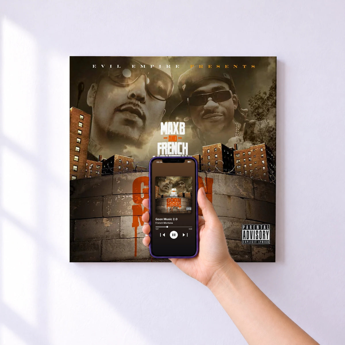 Affiche connectée Goon Music 2.0 de French Montana au mur : l'album se lance en approchant le téléphone