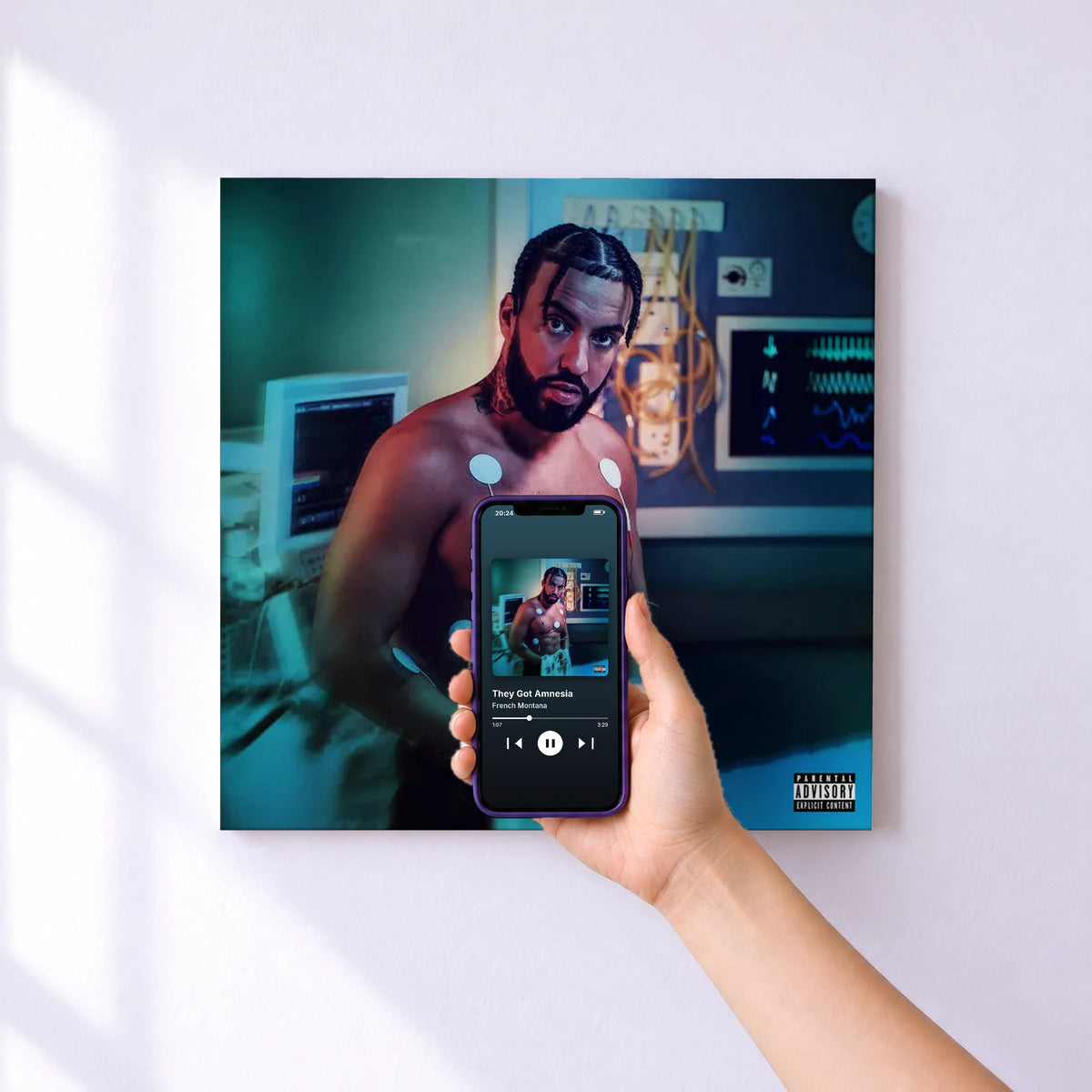Affiche connectée They Got Amnesia de French Montana au mur : l'album se lance en approchant le téléphone