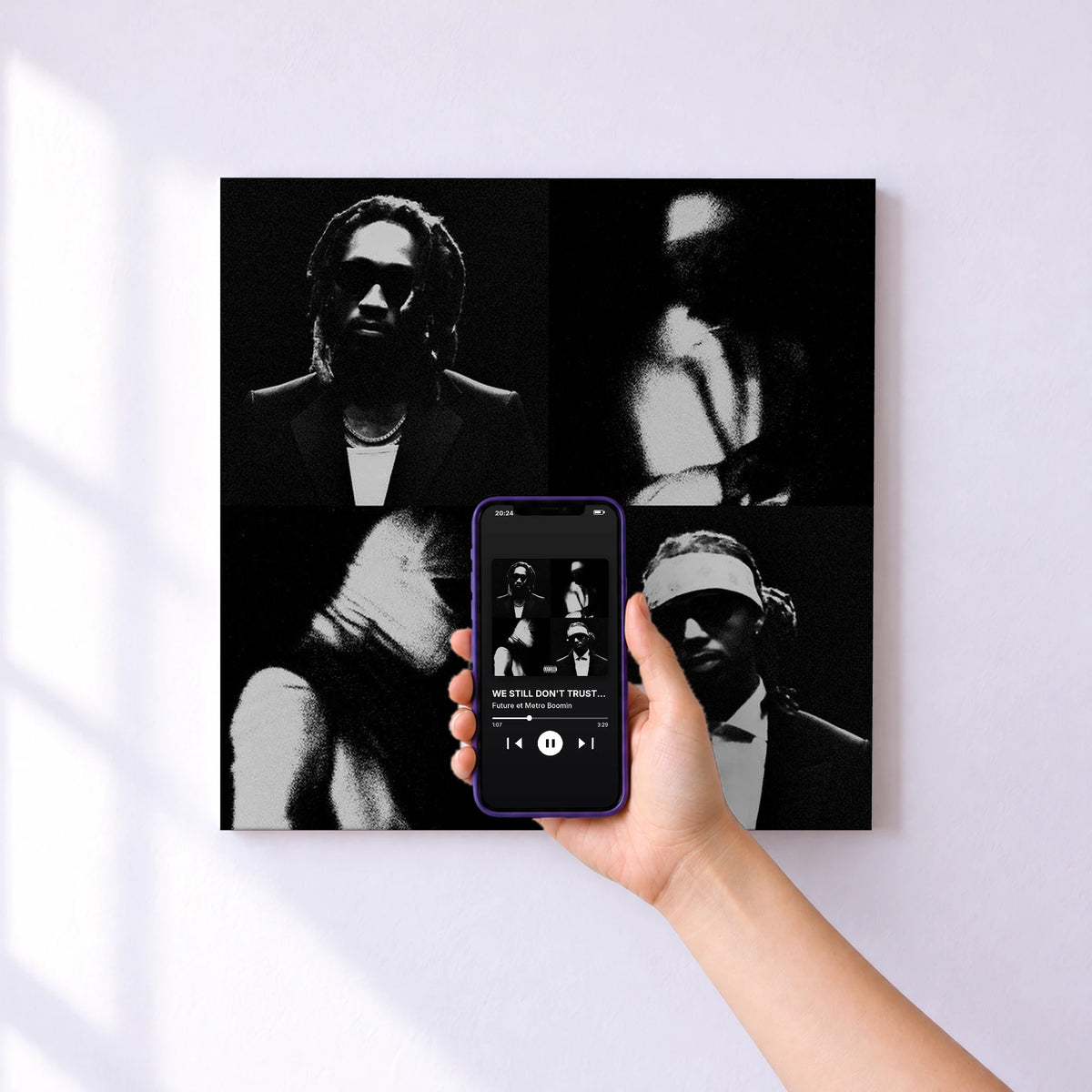 Affiche connectée WE STILL DON'T TRUST YOU de Future et Metro Boomin au mur : l'album se lance en approchant le téléphone