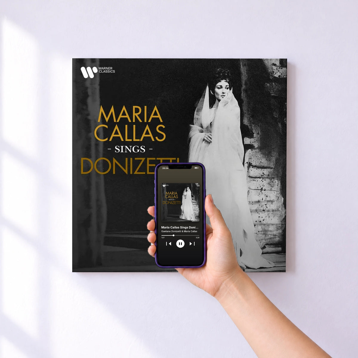 Affiche connectée Maria Callas Sings Donizetti de Gaetano Donizetti & Maria Callas au mur : l'album se lance en approchant le téléphone