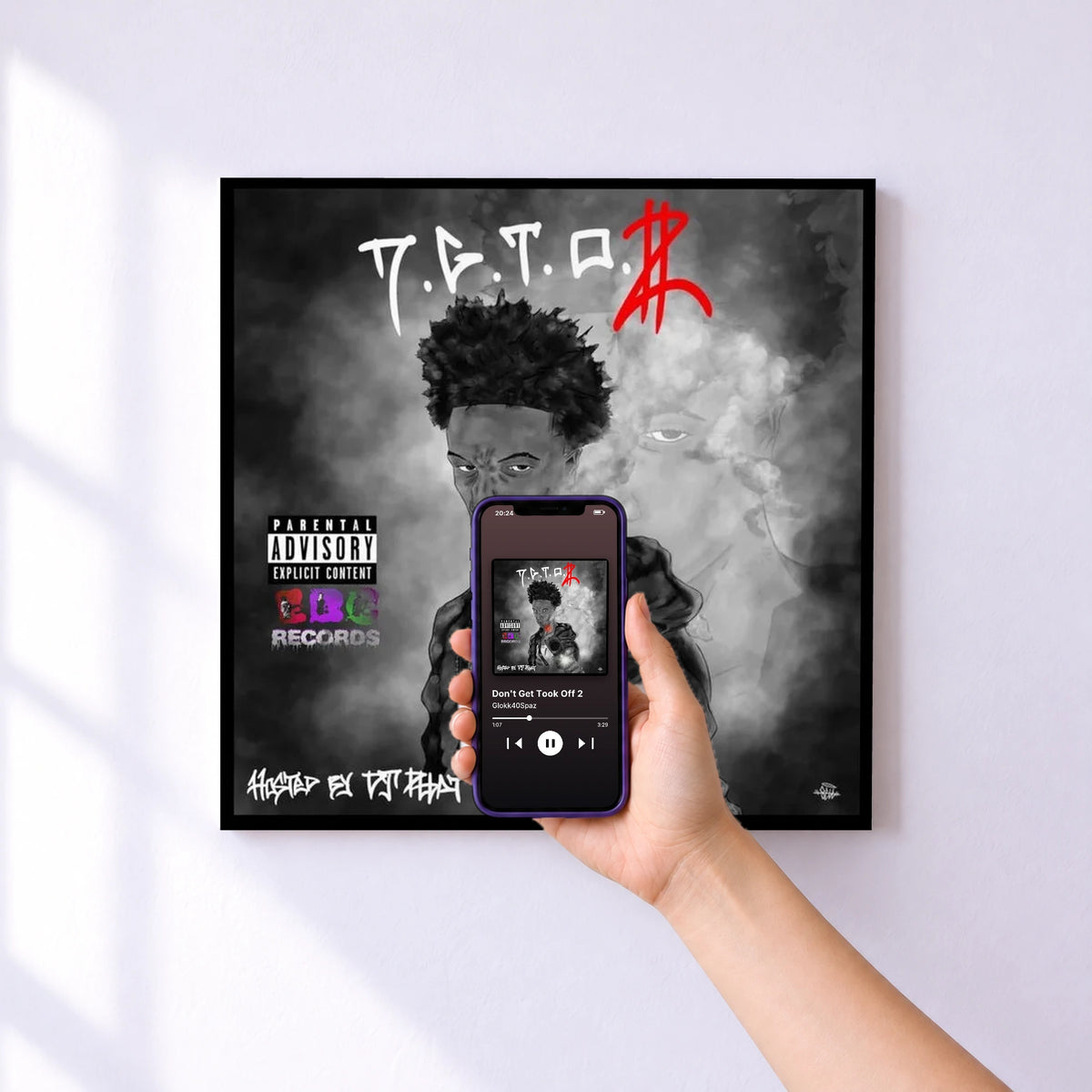 Affiche connectée Don't Get Took Off 2 de Glokk40Spaz au mur : l'album se lance en approchant le téléphone