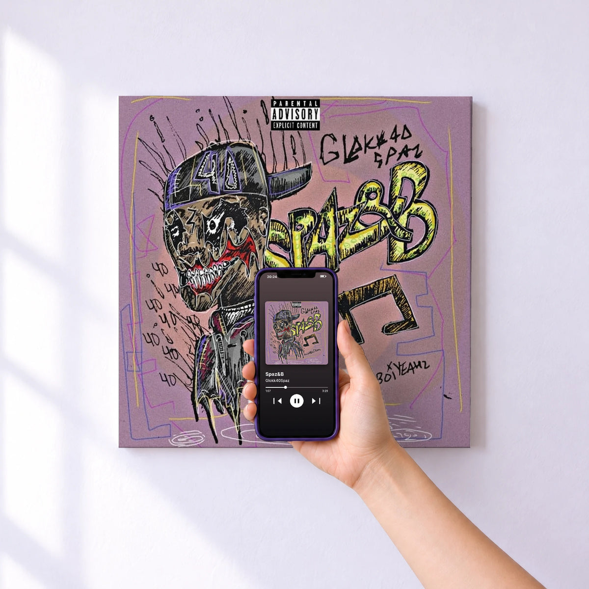 Affiche connectée Spaz&B de Glokk40Spaz au mur : l'album se lance en approchant le téléphone